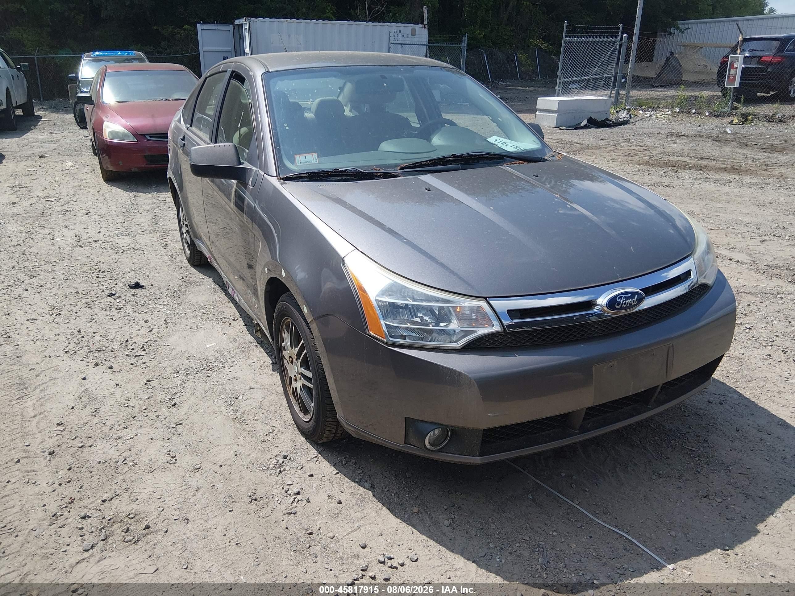 2011 Ford Focus SE, VIN 1FAHP3FN7BW156786 — Normal wear
