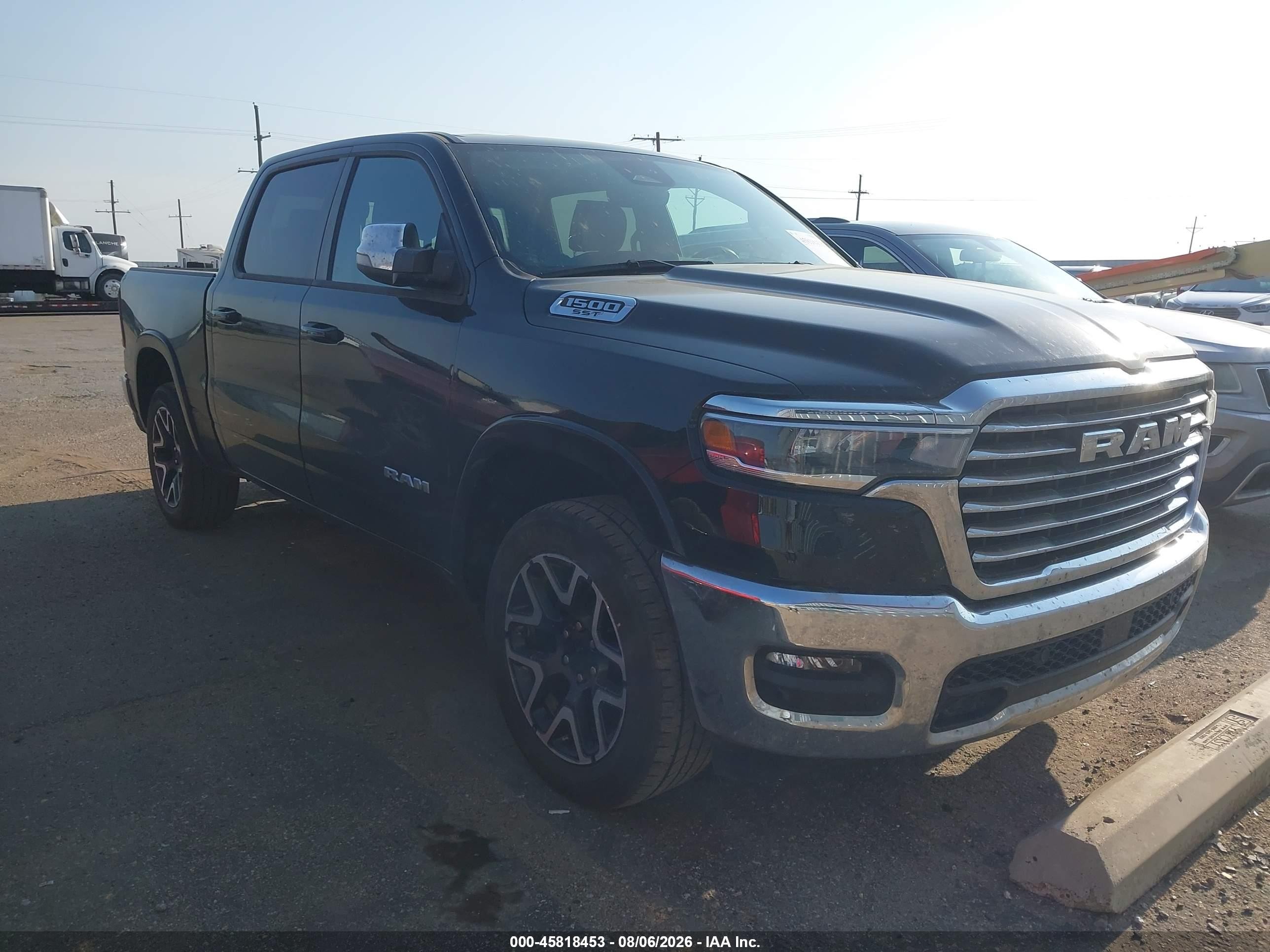 2025 Ram 1500 Laramie, VIN 1C6SRFJP1SN561835 — Бок