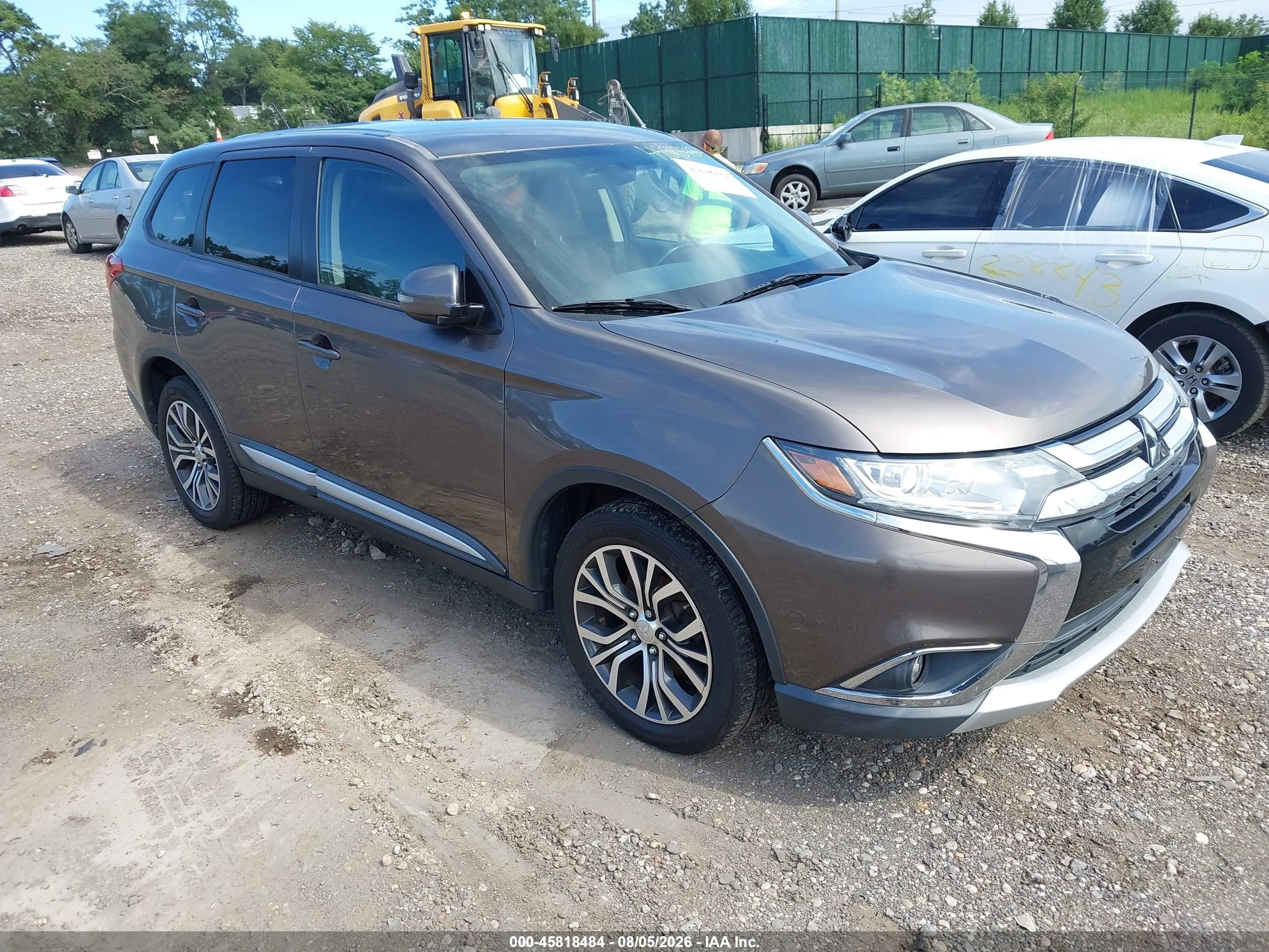 2016 Mitsubishi Outlander SE, VIN JA4AZ3A38GZ060631 — Бок