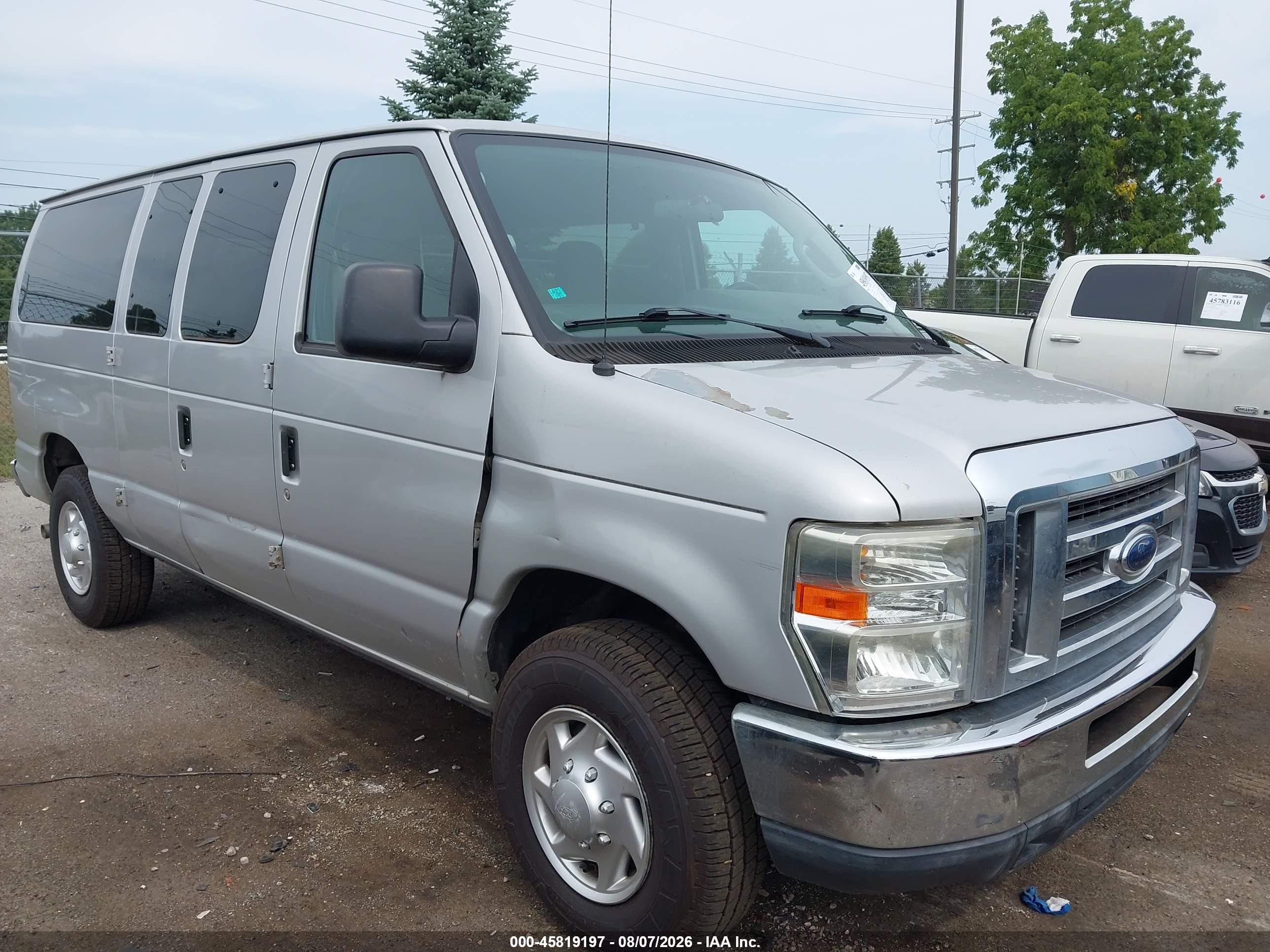 2011 Ford Econoline Passenger XLT, VIN 1FBNE3BL5BDA71176 — Normal wear