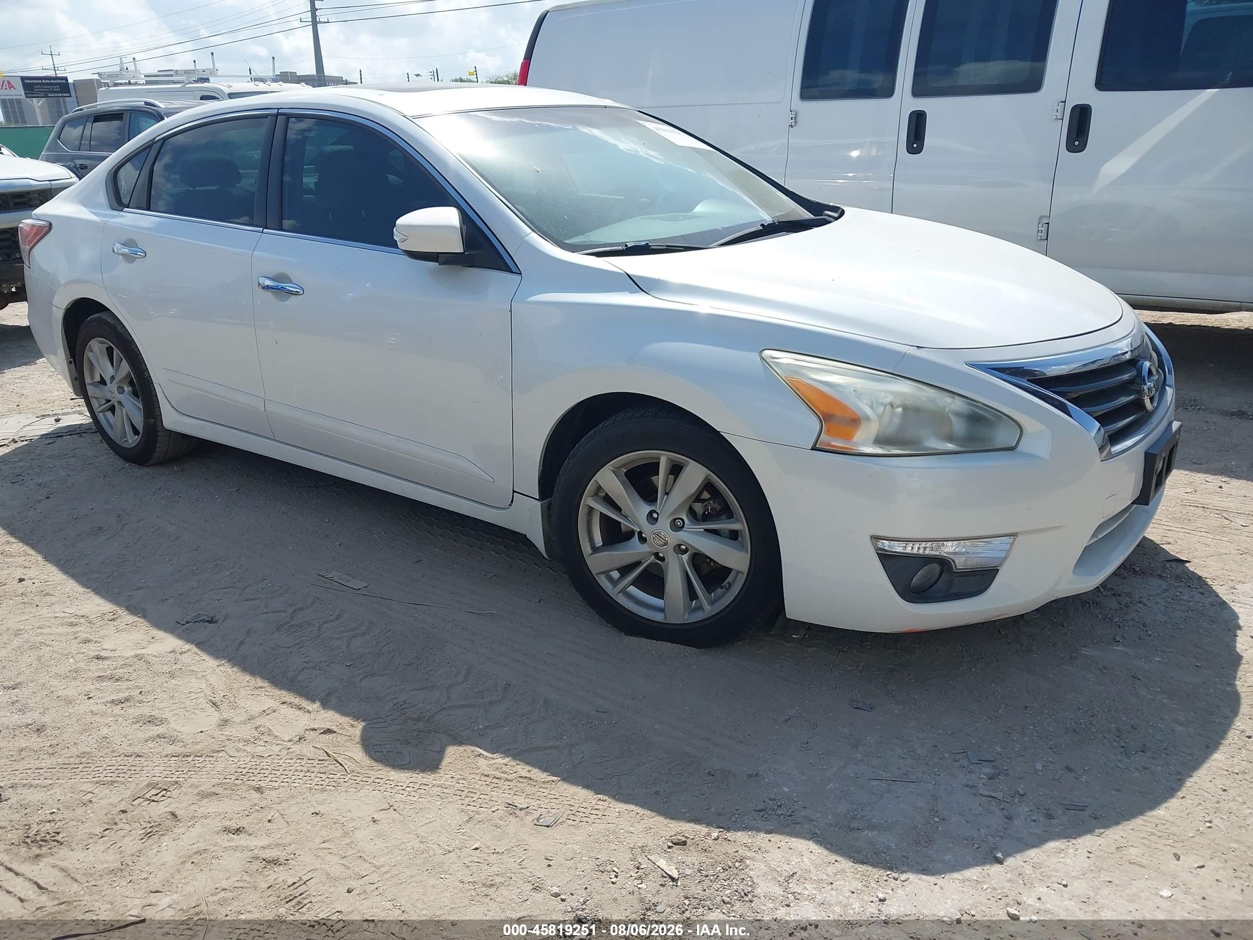 2014 Nissan Altima 2.5, VIN 1N4AL3AP0EN237189 — Normal wear