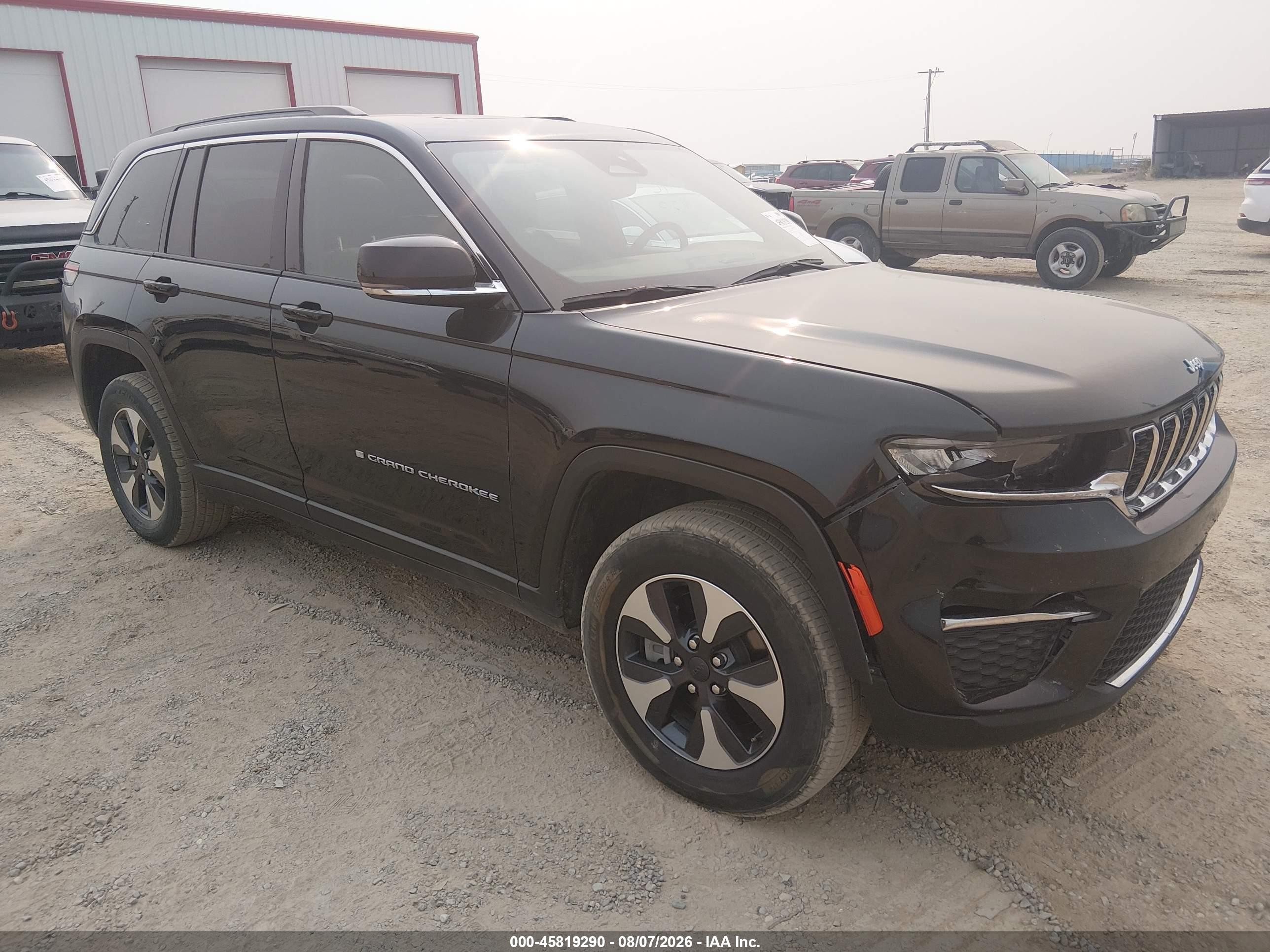 2024 Jeep Grand Cherokee, VIN 1C4RJYB64RC117919 — Front end