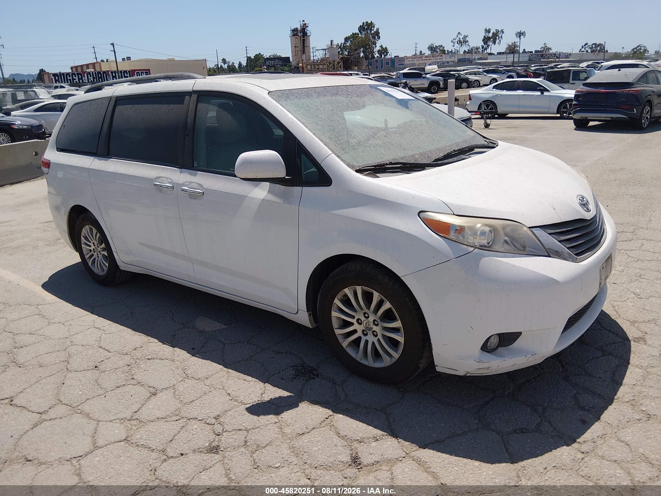 2011 Toyota Sienna XLE, VIN 5TDYK3DC2BS117999 — Not stated