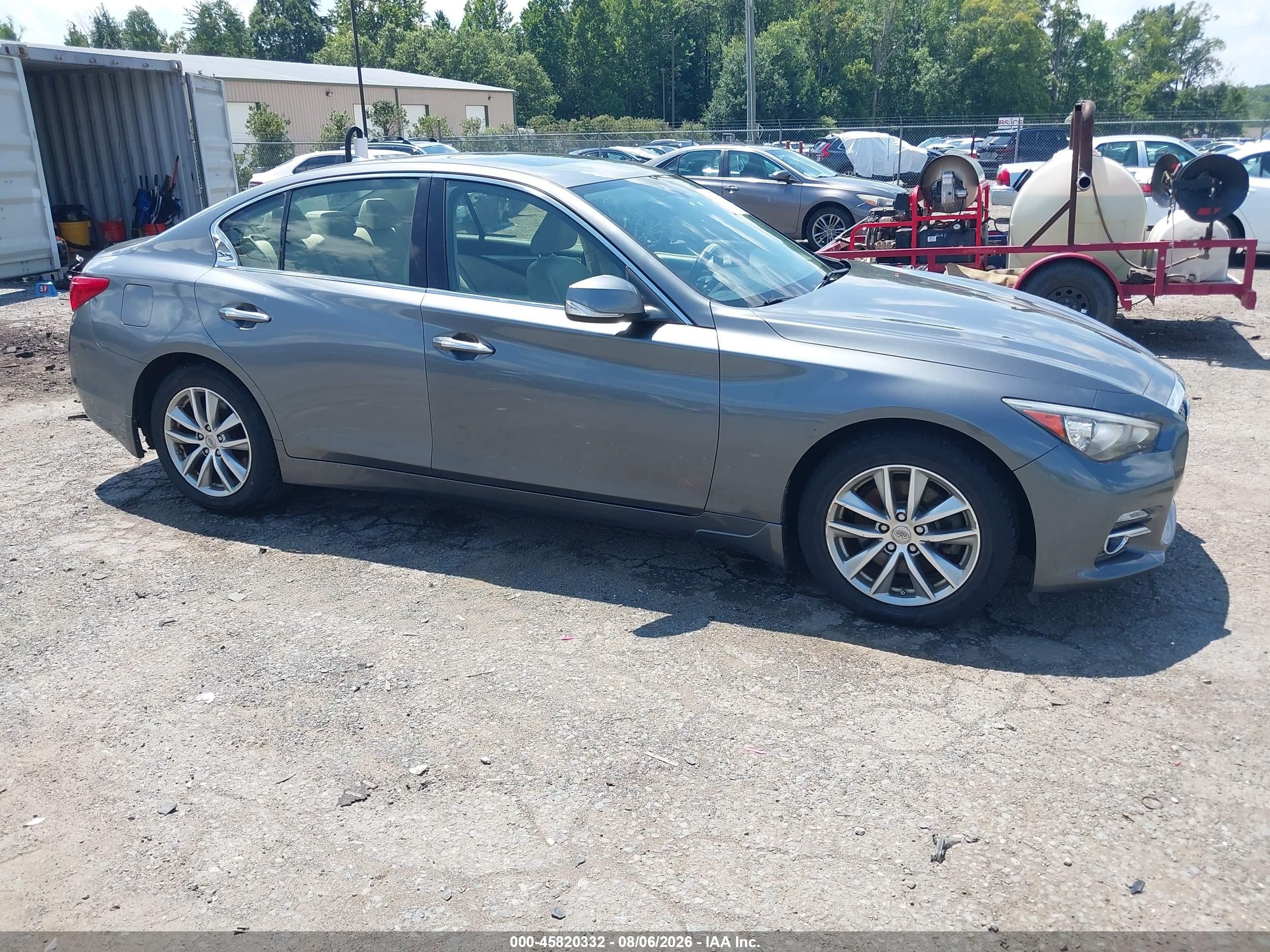 2015 Infiniti Q50 Premium, VIN JN1BV7AR0FM414089 — Normal wear