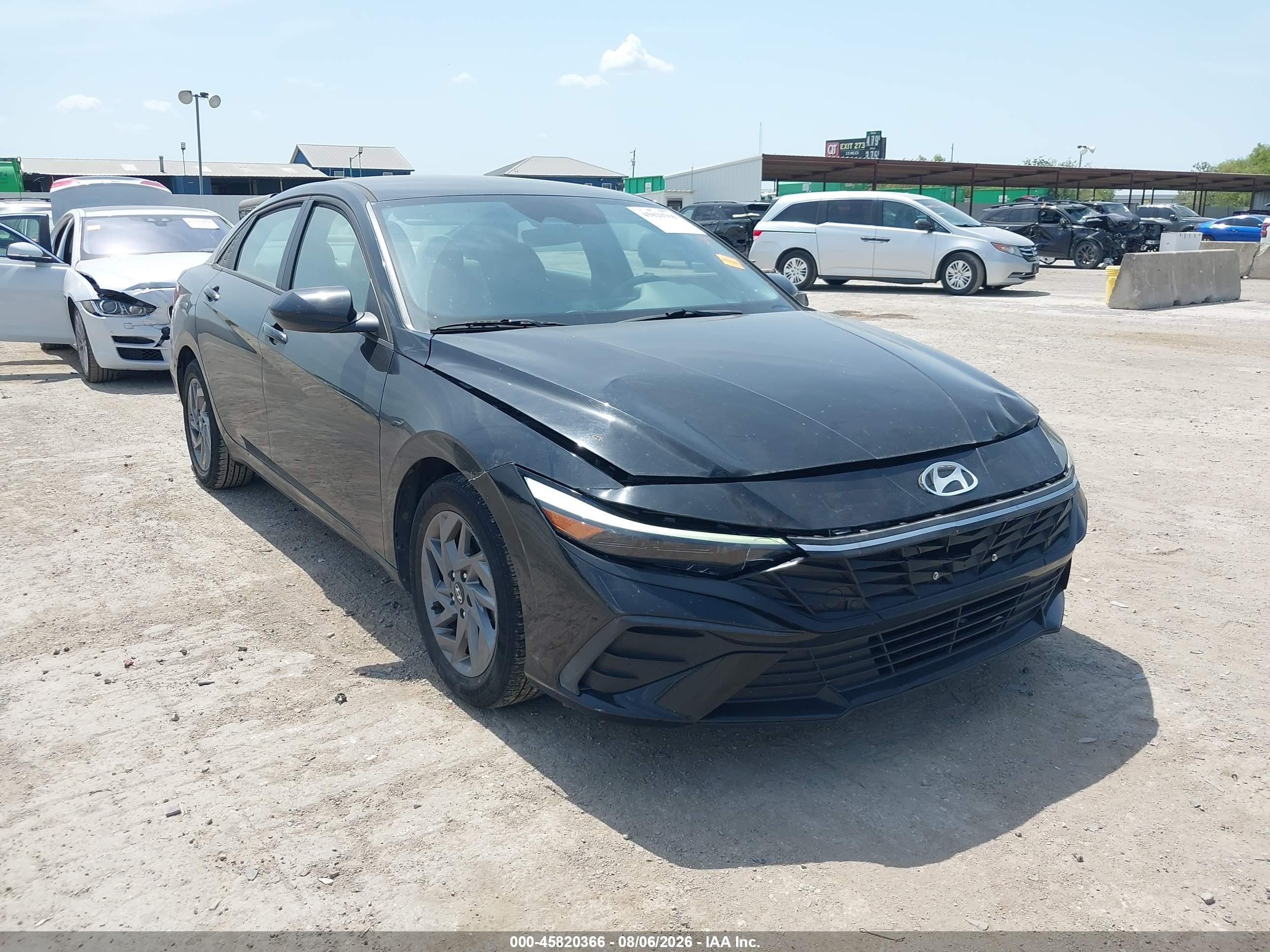 2024 Hyundai Elantra SEL, VIN KMHLM4DG9RU694561 — Front end