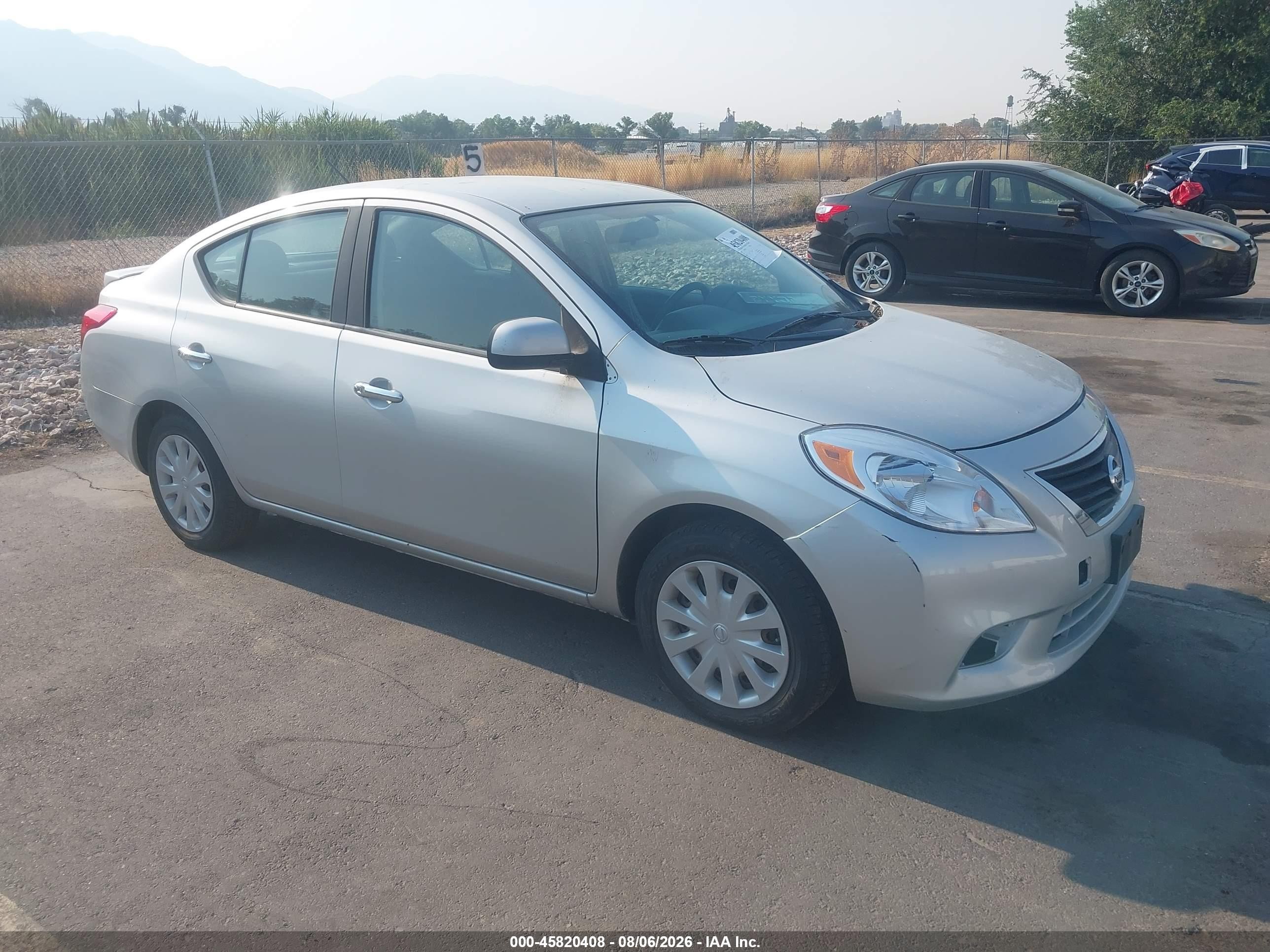 2013 Nissan Versa S, VIN 3N1CN7AP2DL868399 — Normal wear
