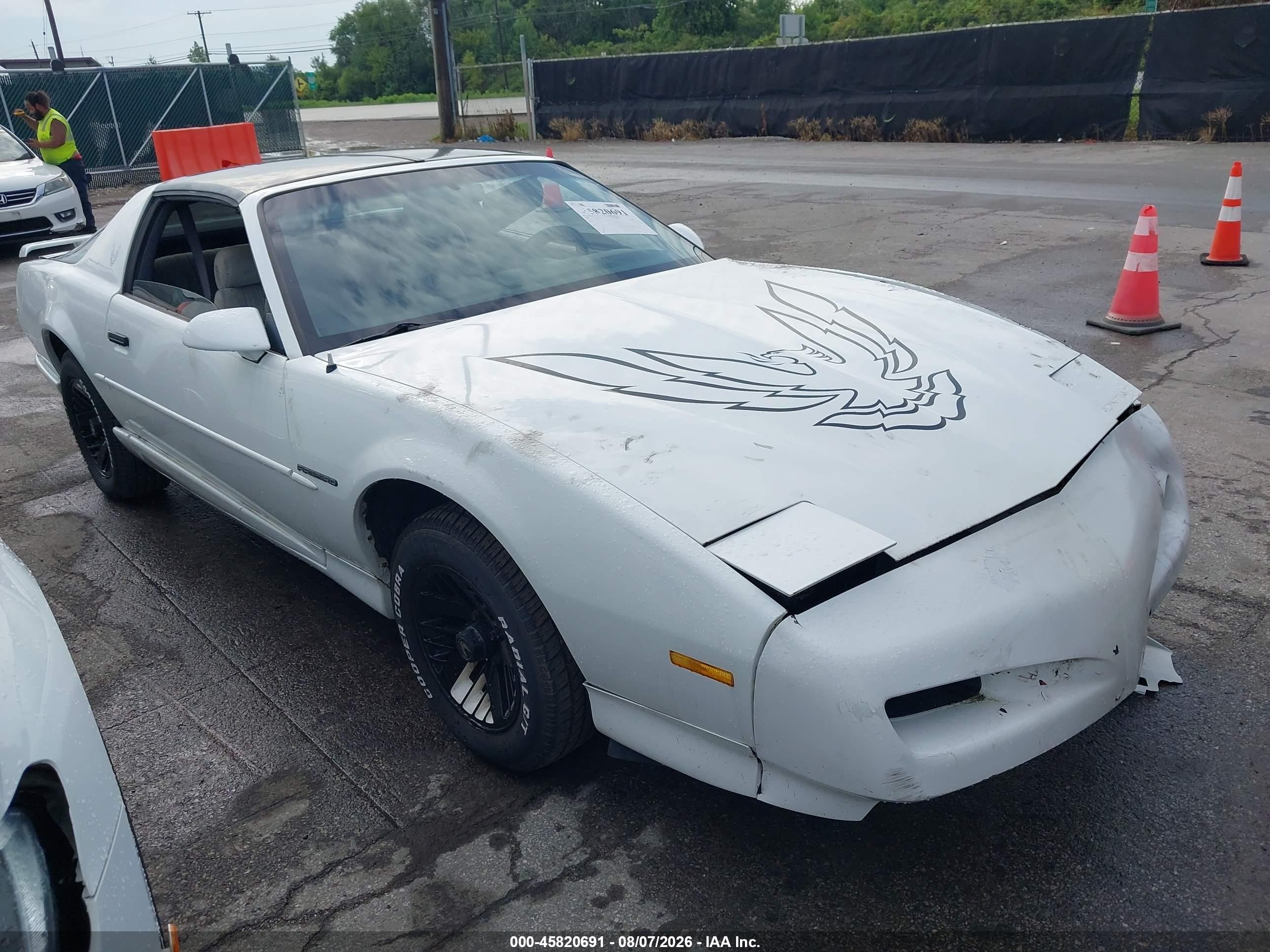 1991 Pontiac Firebird, VIN 1G2FS23T5ML219146 — Перед
