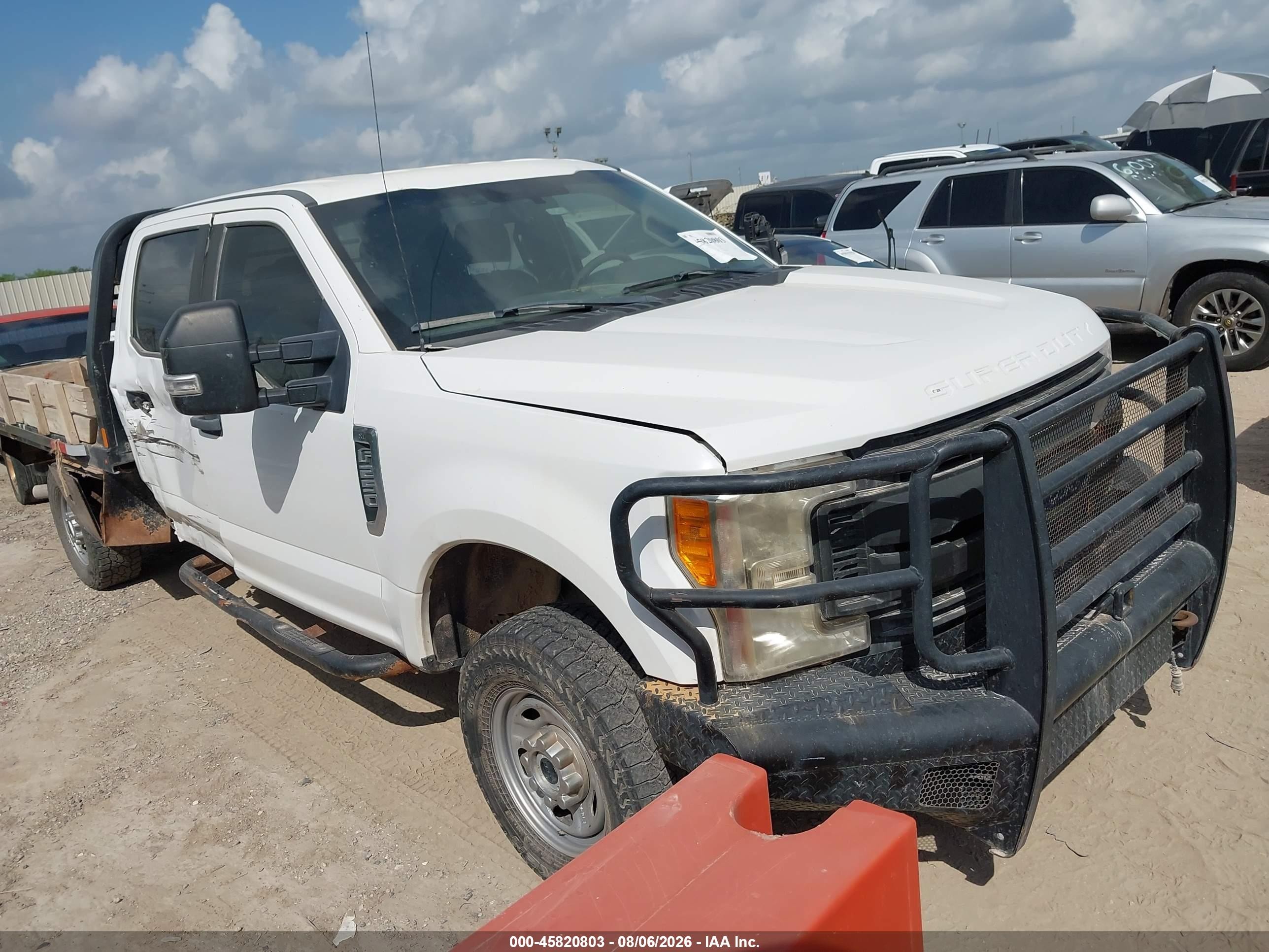 2017 Ford F-250 XL, VIN 1FT7W2B65HED94636 — Side