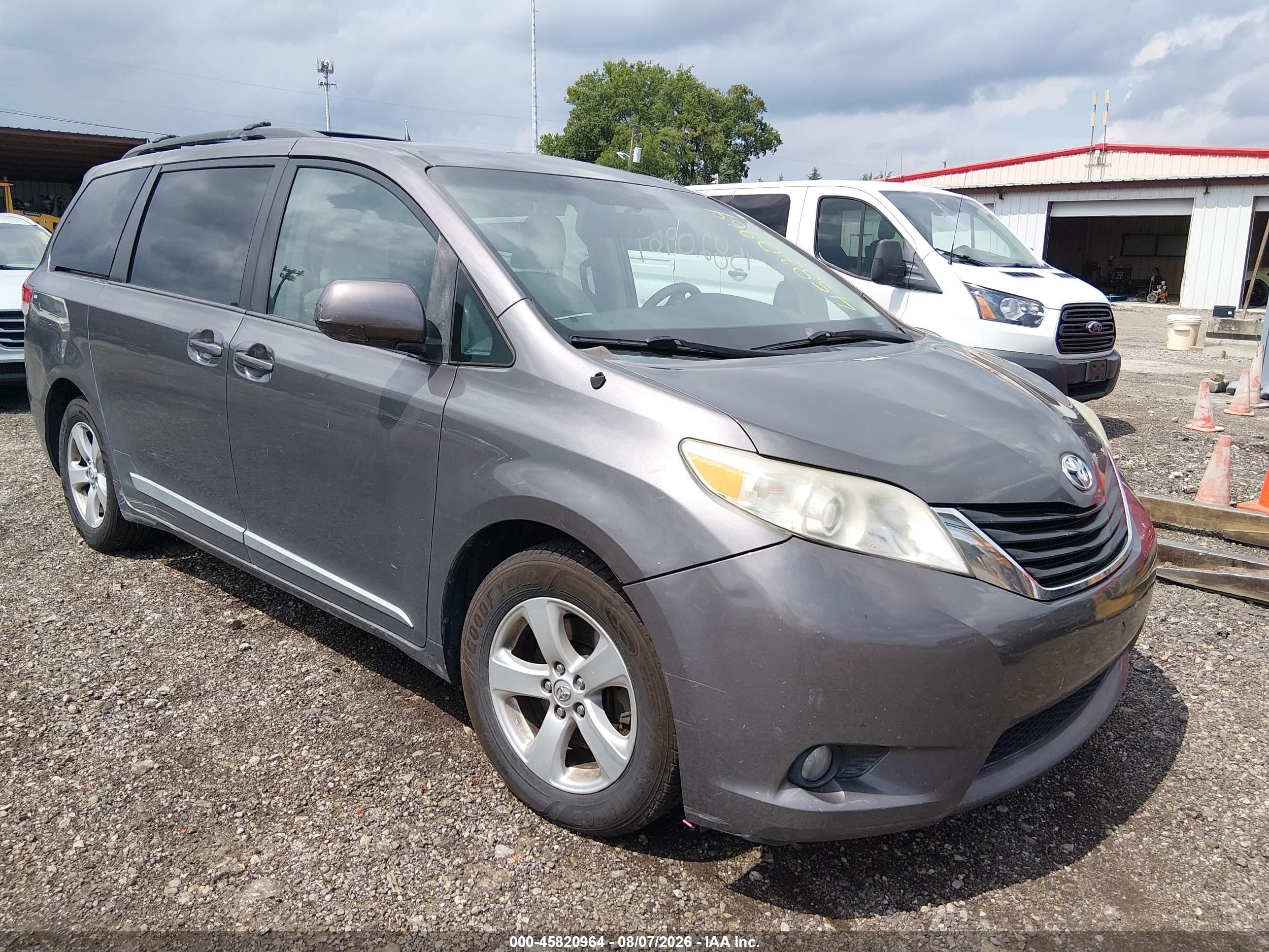 2014 Toyota Sienna LE, VIN 5TDKK3DCXES472378 — Normal wear
