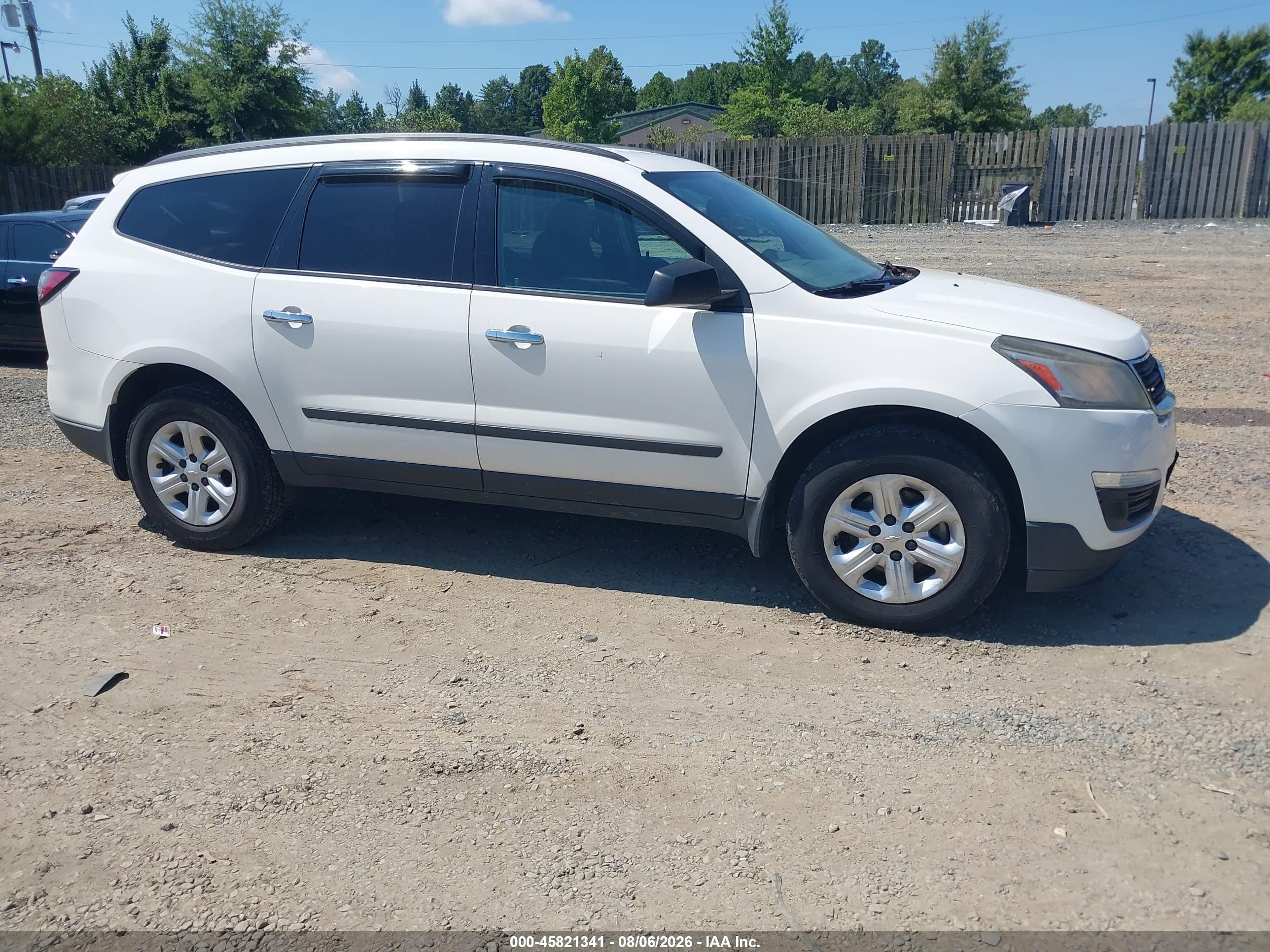 2015 Chevrolet Traverse LS, VIN 1GNKRFED9FJ308002 — Normal wear