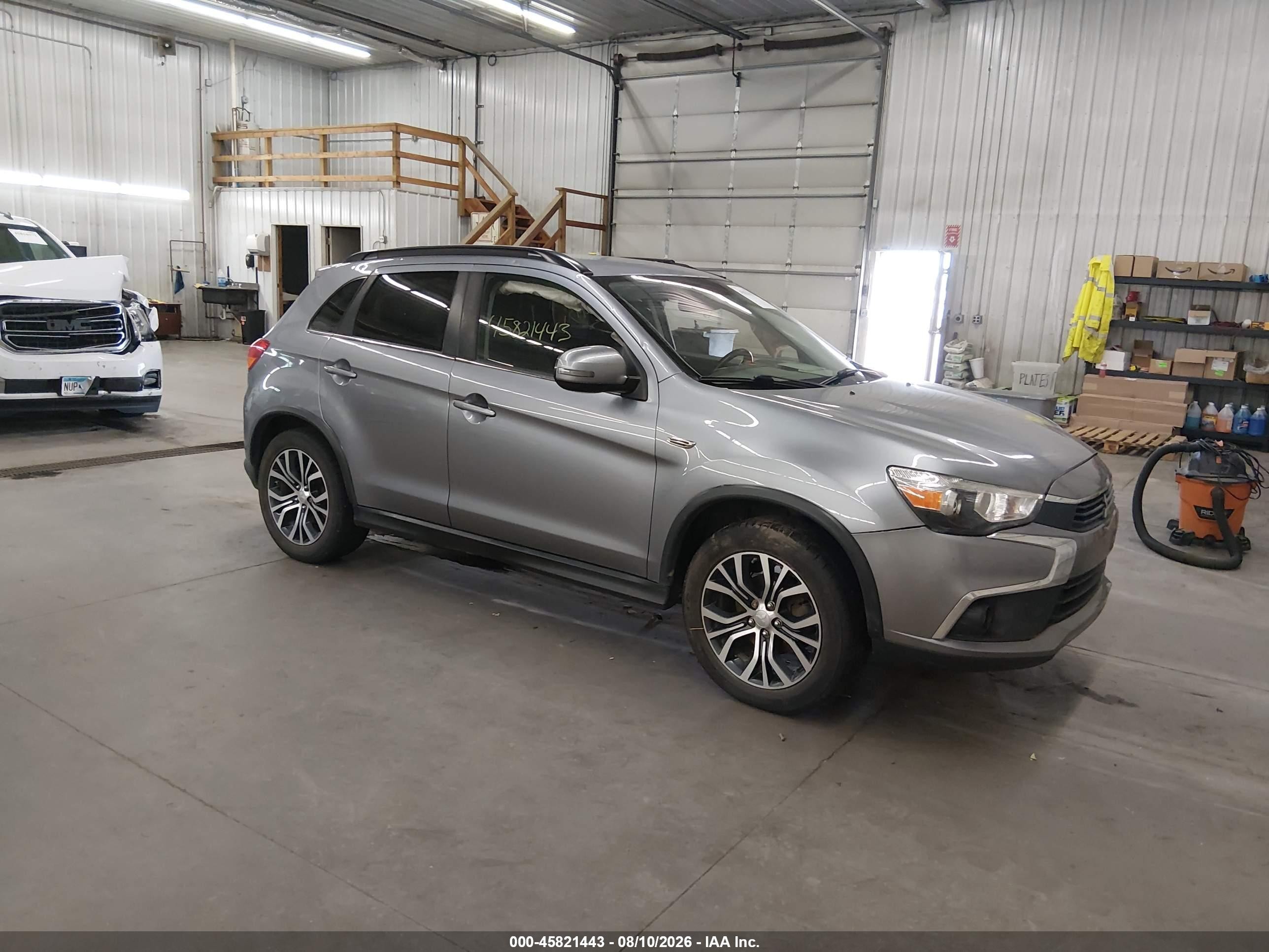 2017 Mitsubishi Outlander SEL, VIN JA4AP4AW4HZ019534 — Normal wear