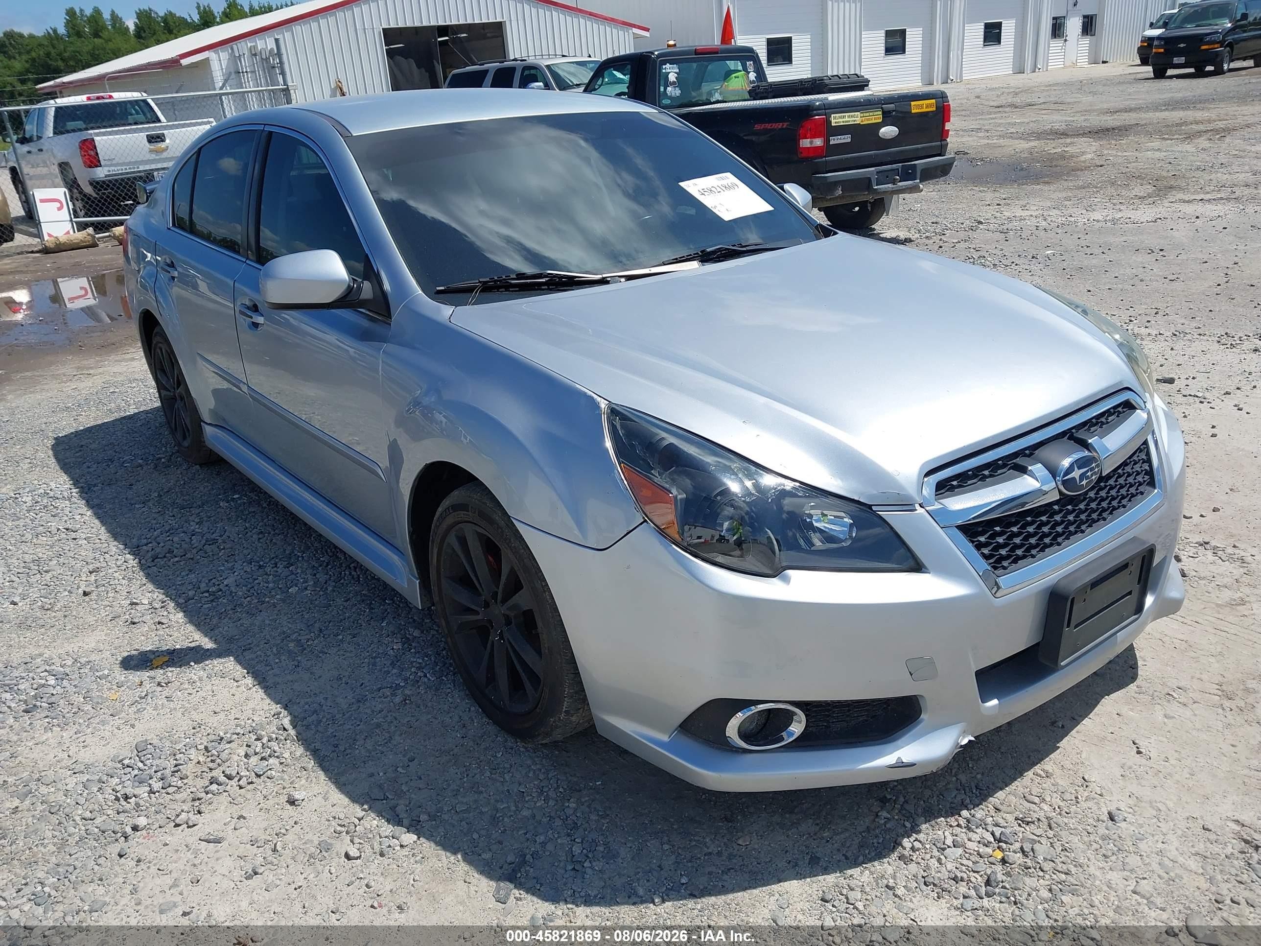 2013 Subaru Legacy Premium, VIN 4S3BMBC66D3018533 — Перед