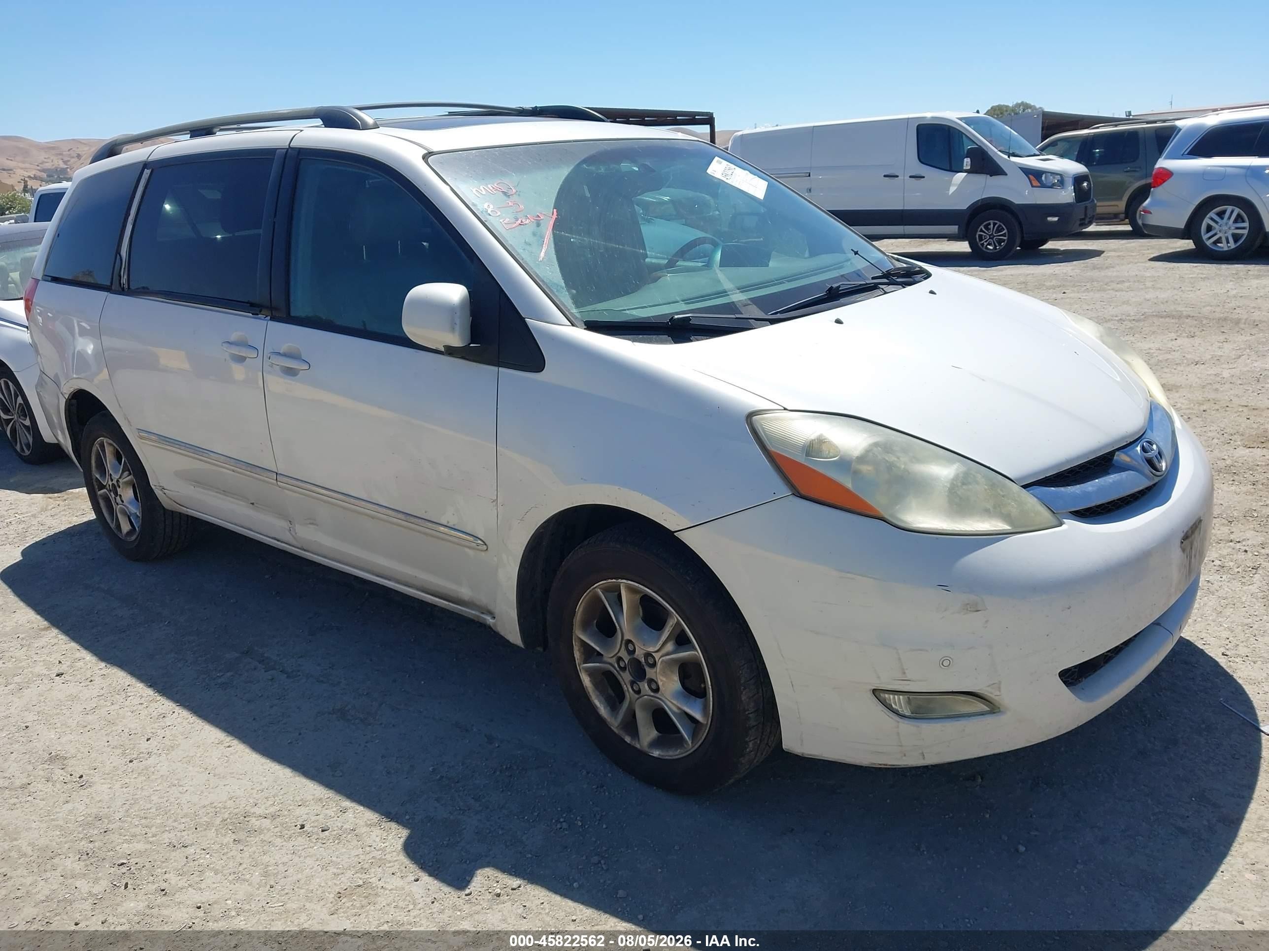 2006 Toyota Sienna XLE Limited, VIN 5TDBA22C46S074813 — Normal wear