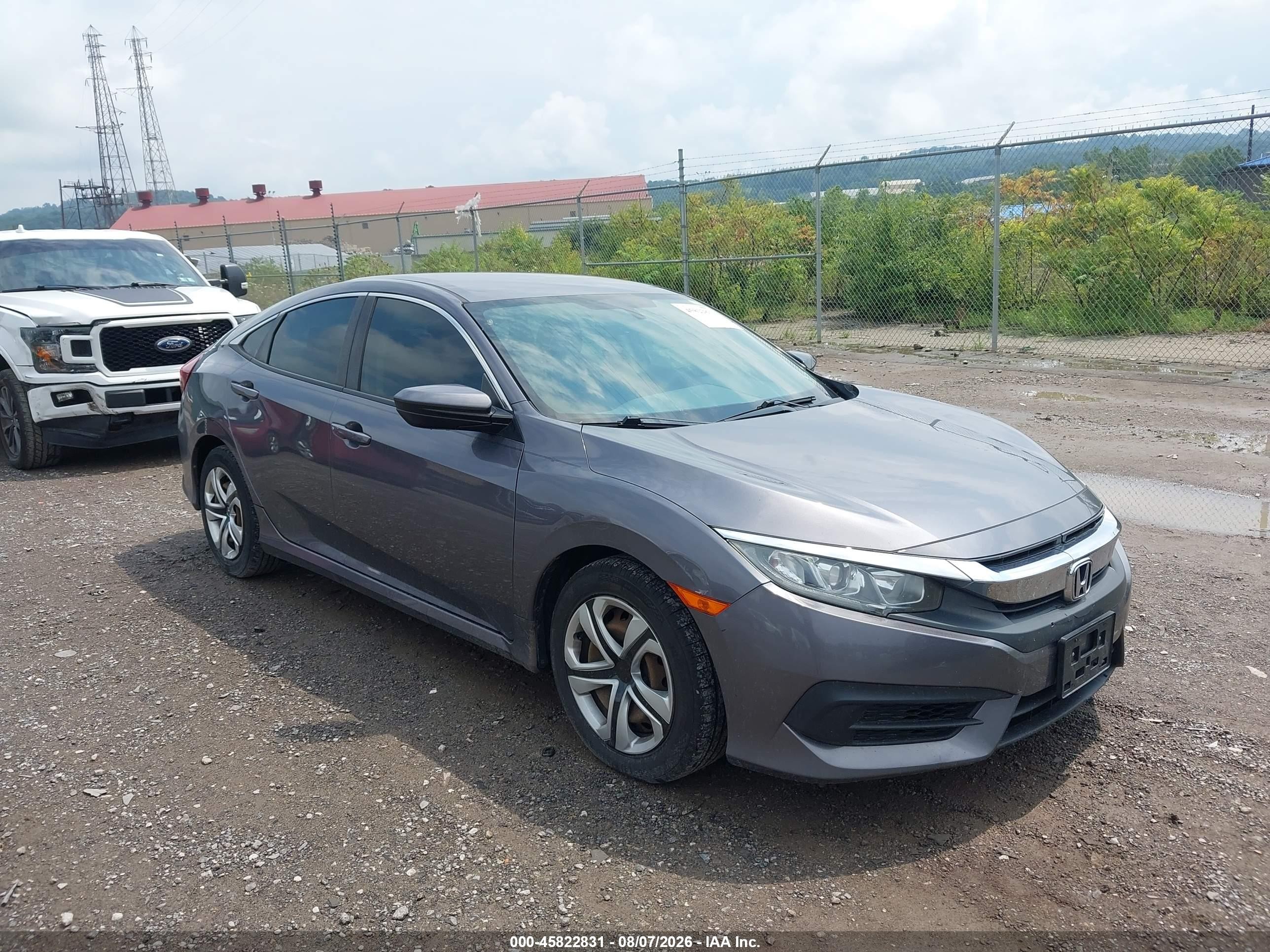 2017 Honda Civic LX, VIN 19XFC2F53HE075729 — Зад