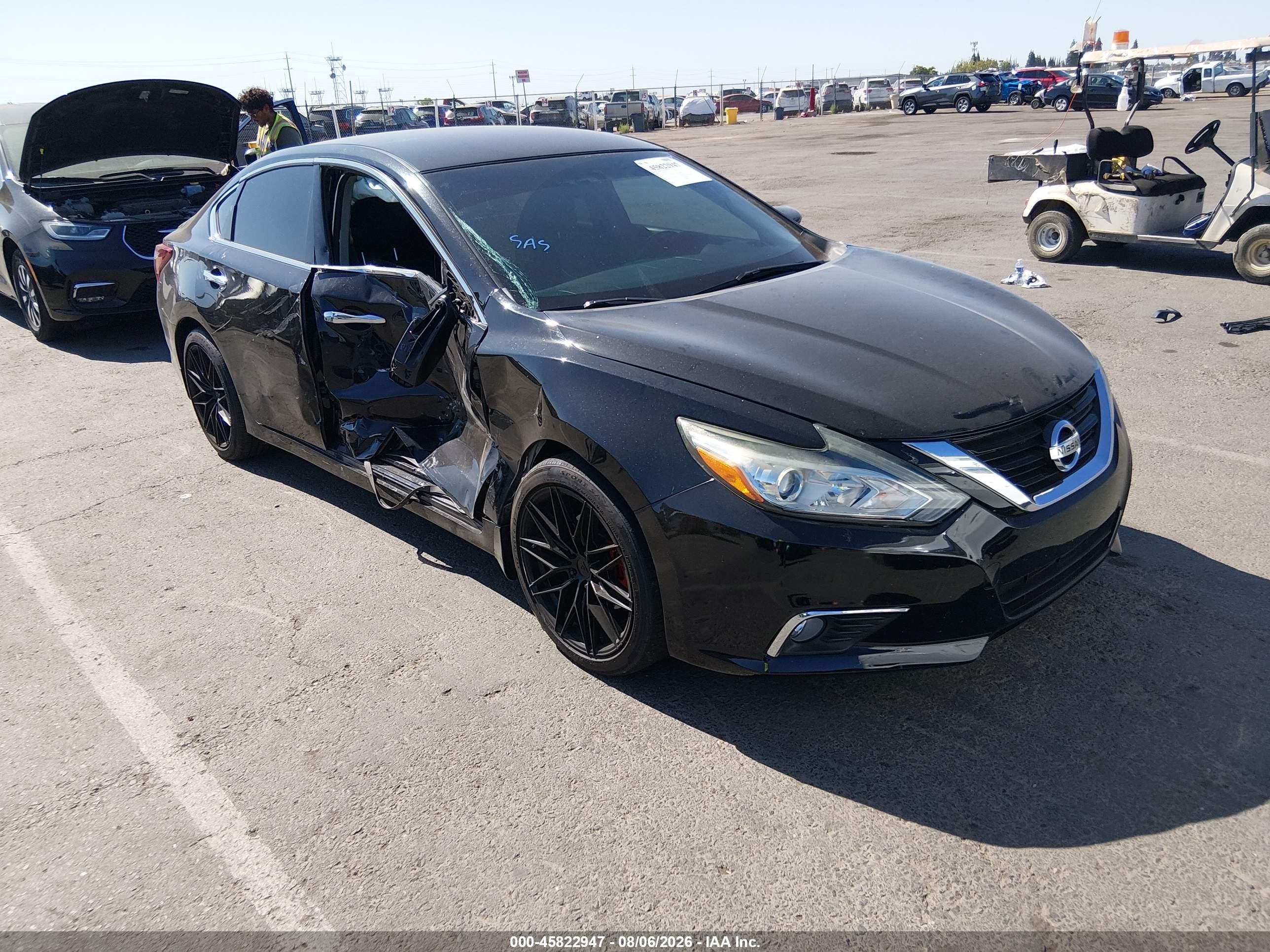 2018 Nissan Altima SR, VIN 1N4AL3APXJC137719 — Side