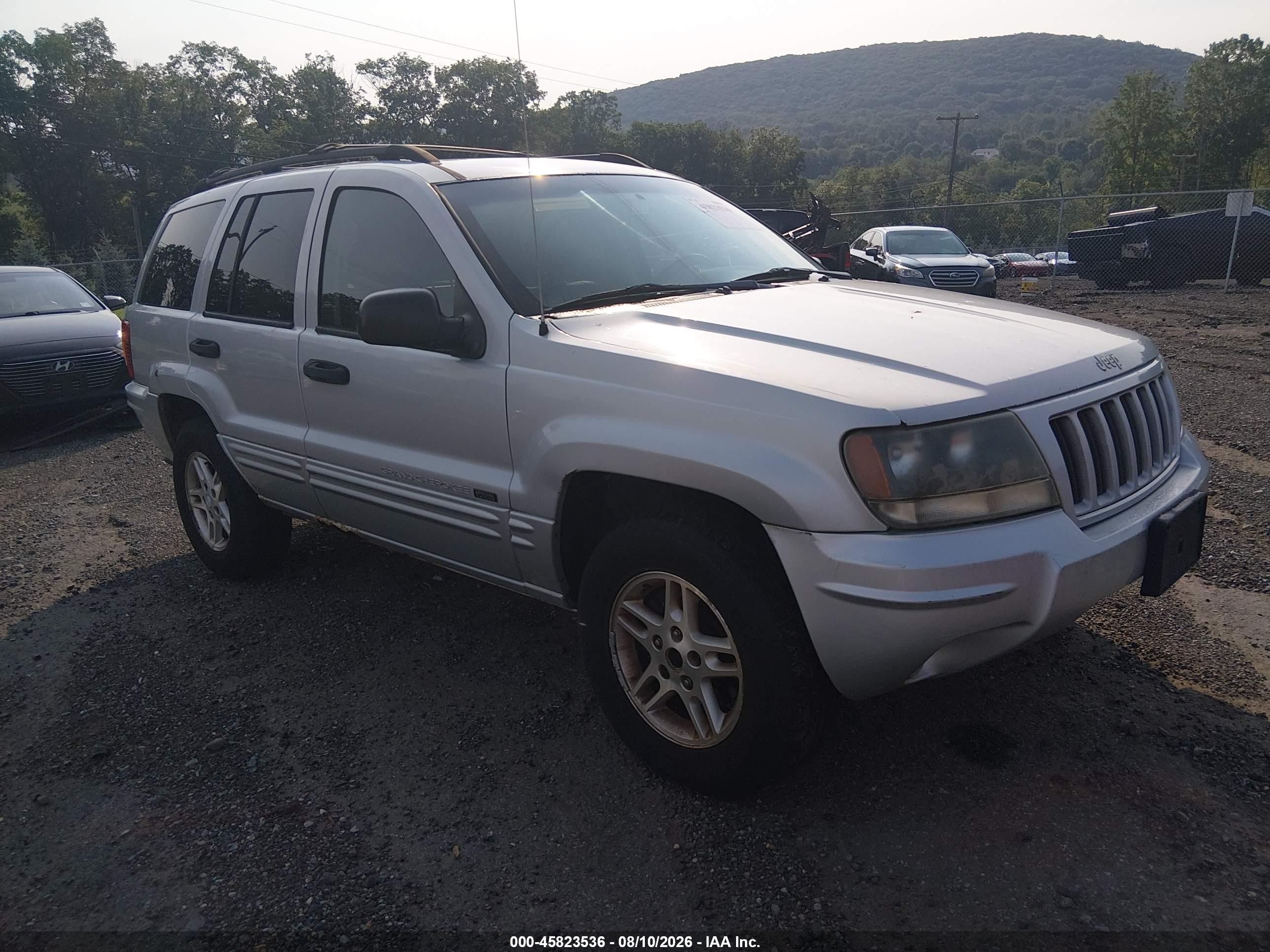 2004 Jeep Grand Cherokee Laredo, VIN 1J4GW48N54C421098 — Normal wear
