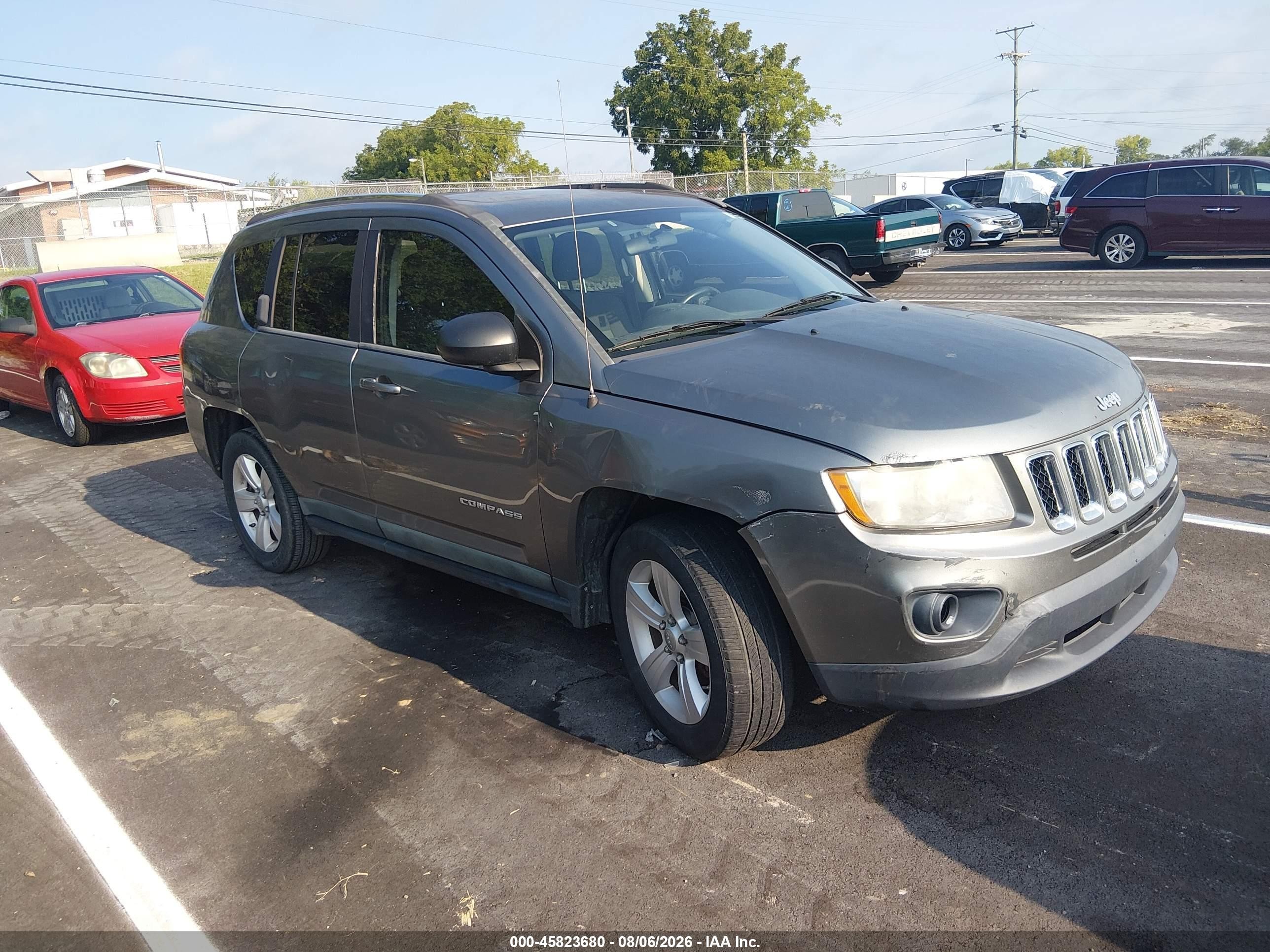 2011 Jeep Compass Latitude, VIN 1J4NT1FA9BD236428 — Normal wear