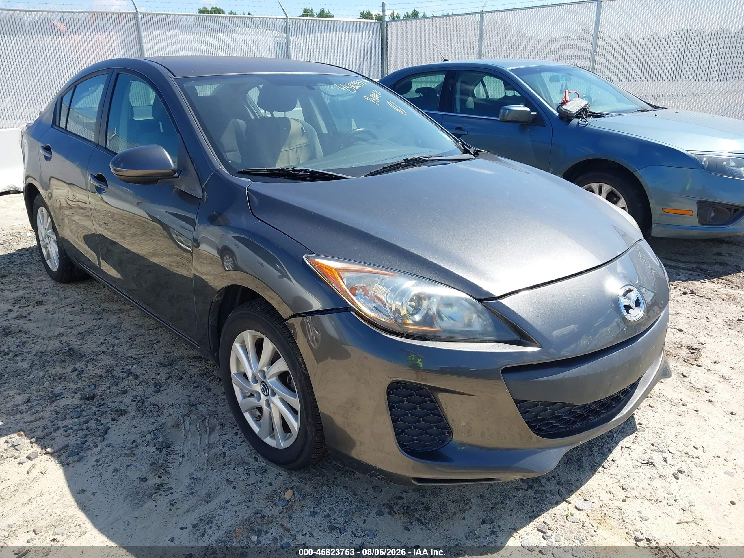 2013 Mazda 3 i Touring, VIN JM1BL1V78D1739581 — Normal wear