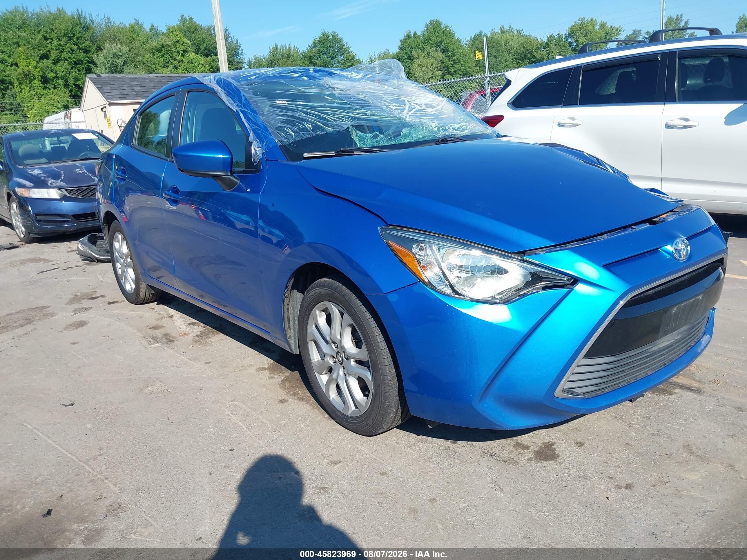 2017 Toyota Yaris, VIN 3MYDLBYV2HY153423 — Side