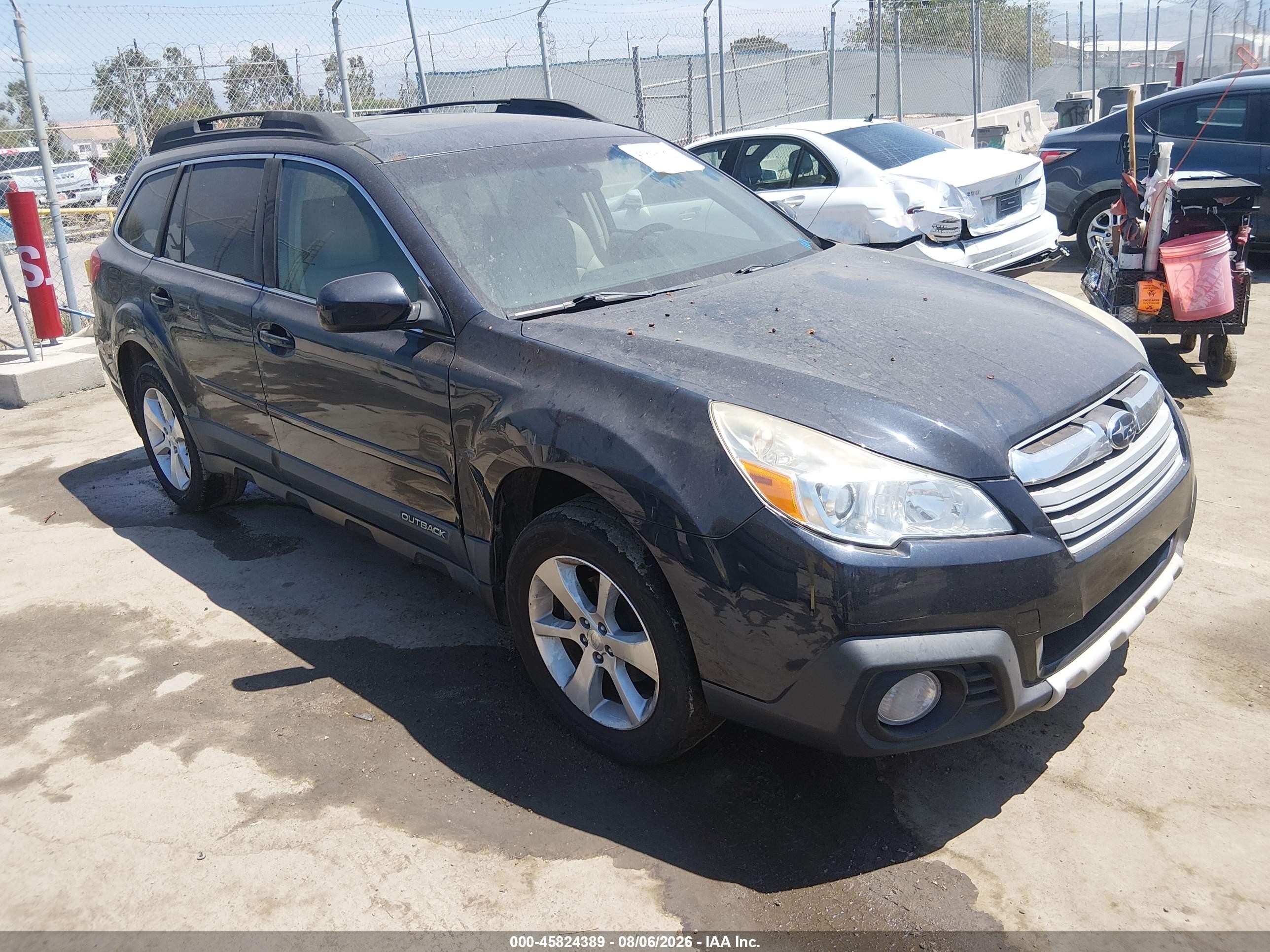 2013 Subaru Outback Limited, VIN 4S4BRBLC4D3295670 — Normal wear