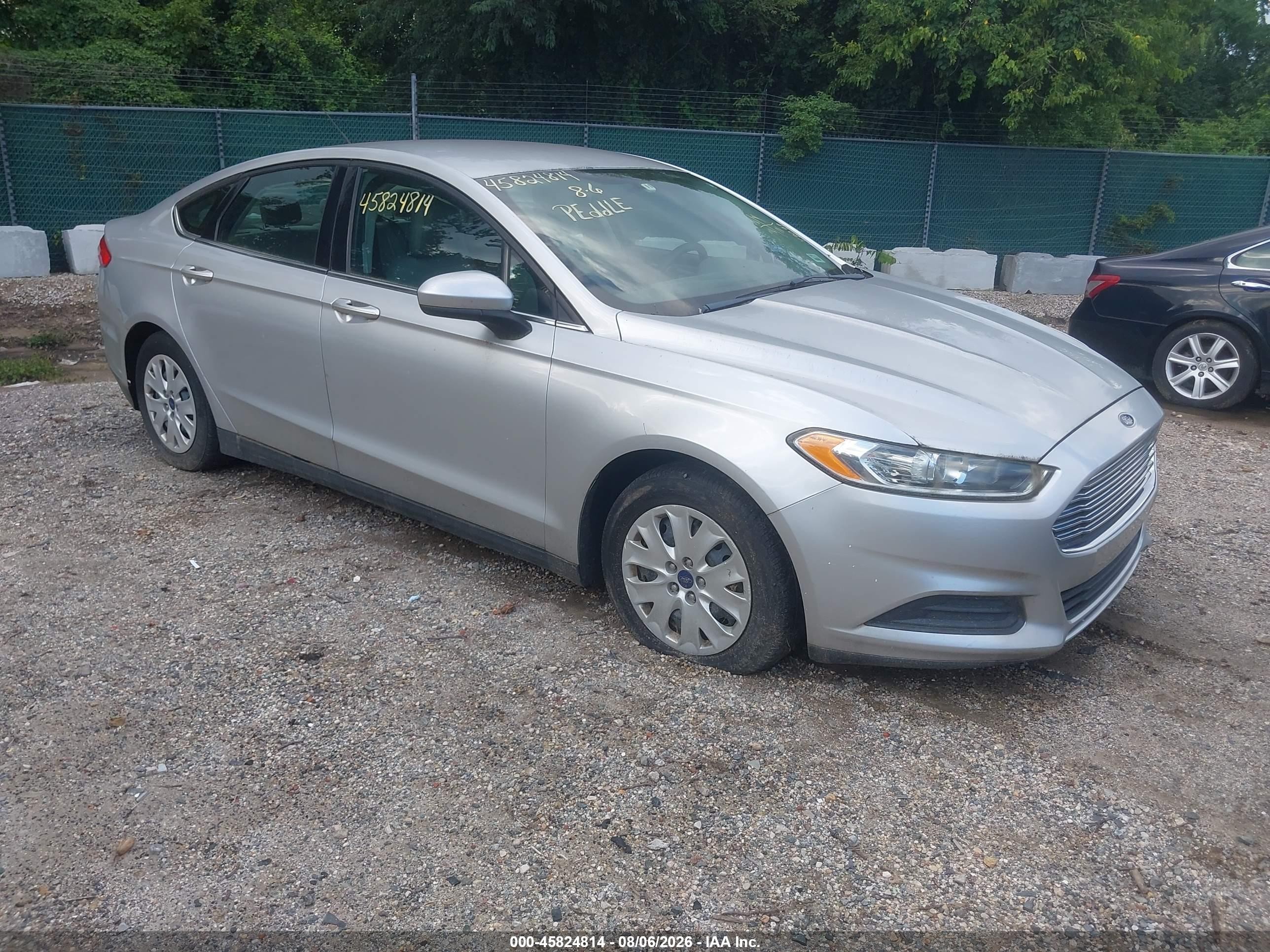 2013 Ford Fusion S, VIN 3FA6P0G78DR328559 — Normal wear