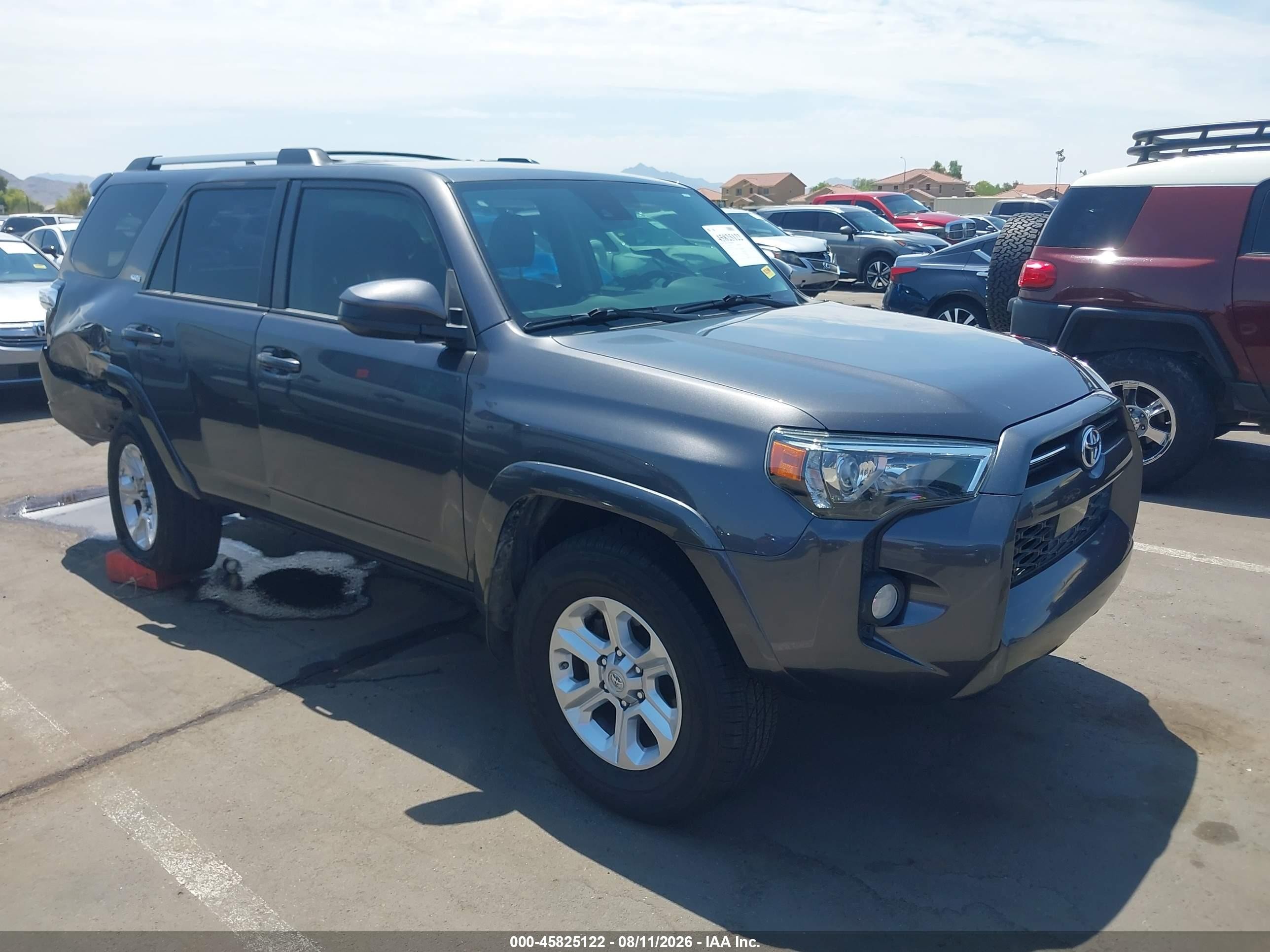2020 Toyota 4Runner Limited, VIN JTEBU5JR4L5757350 — Rear end