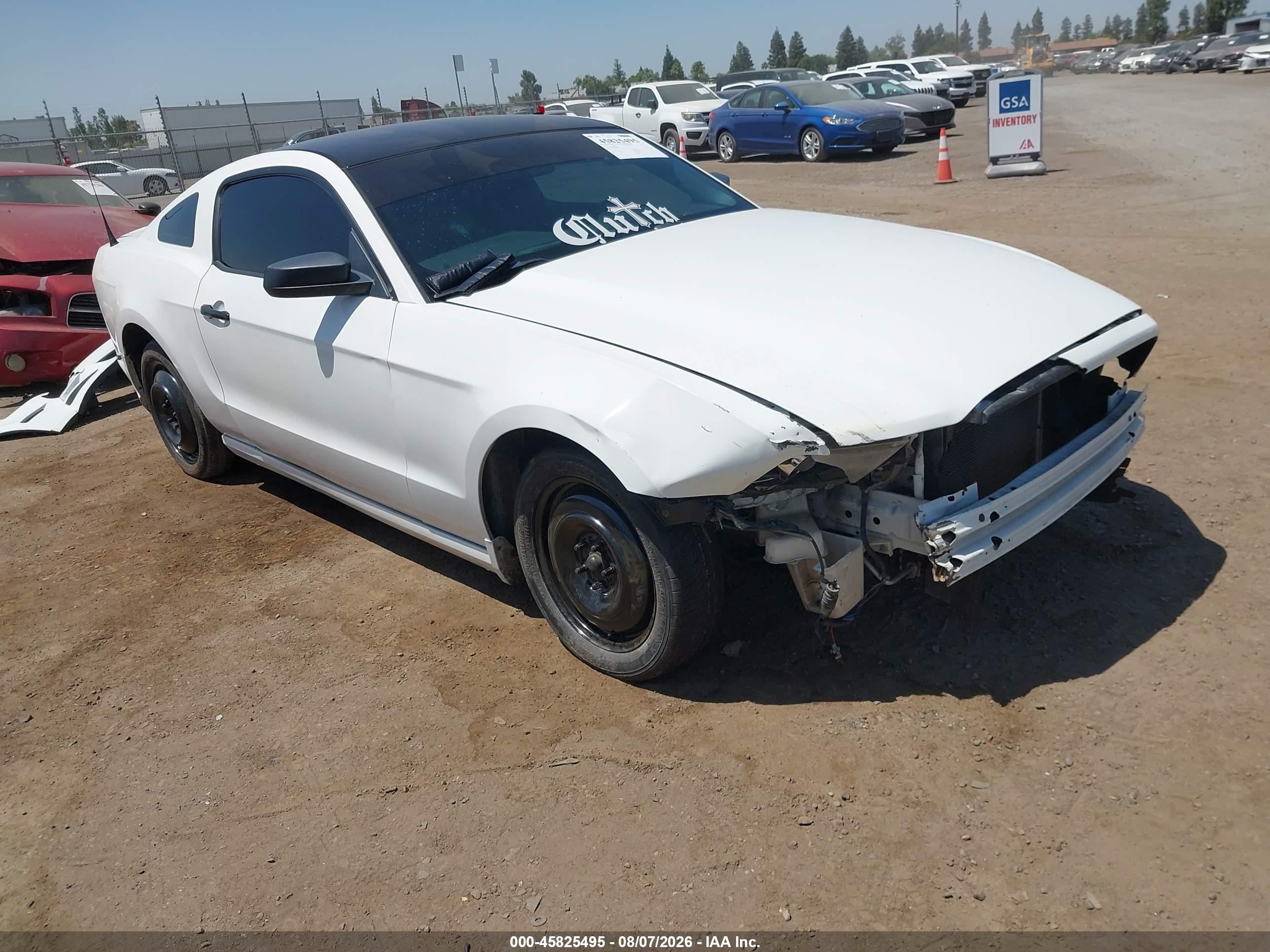 2013 Ford Mustang Premium, VIN 1ZVBP8AM8D5246563 — Front end