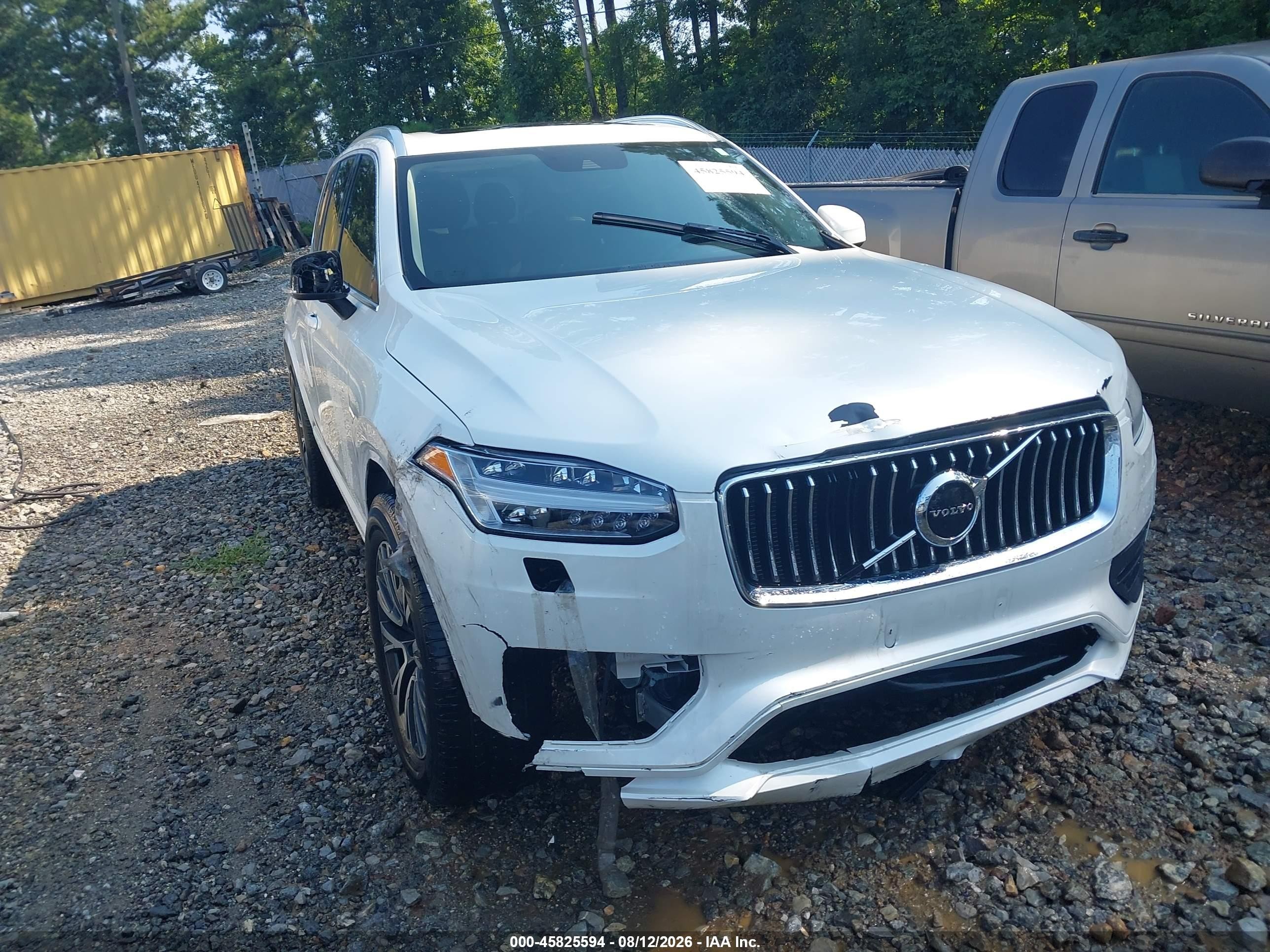 2021 Volvo XC90 Momentum, VIN YV4102PK0M1676842 — Side