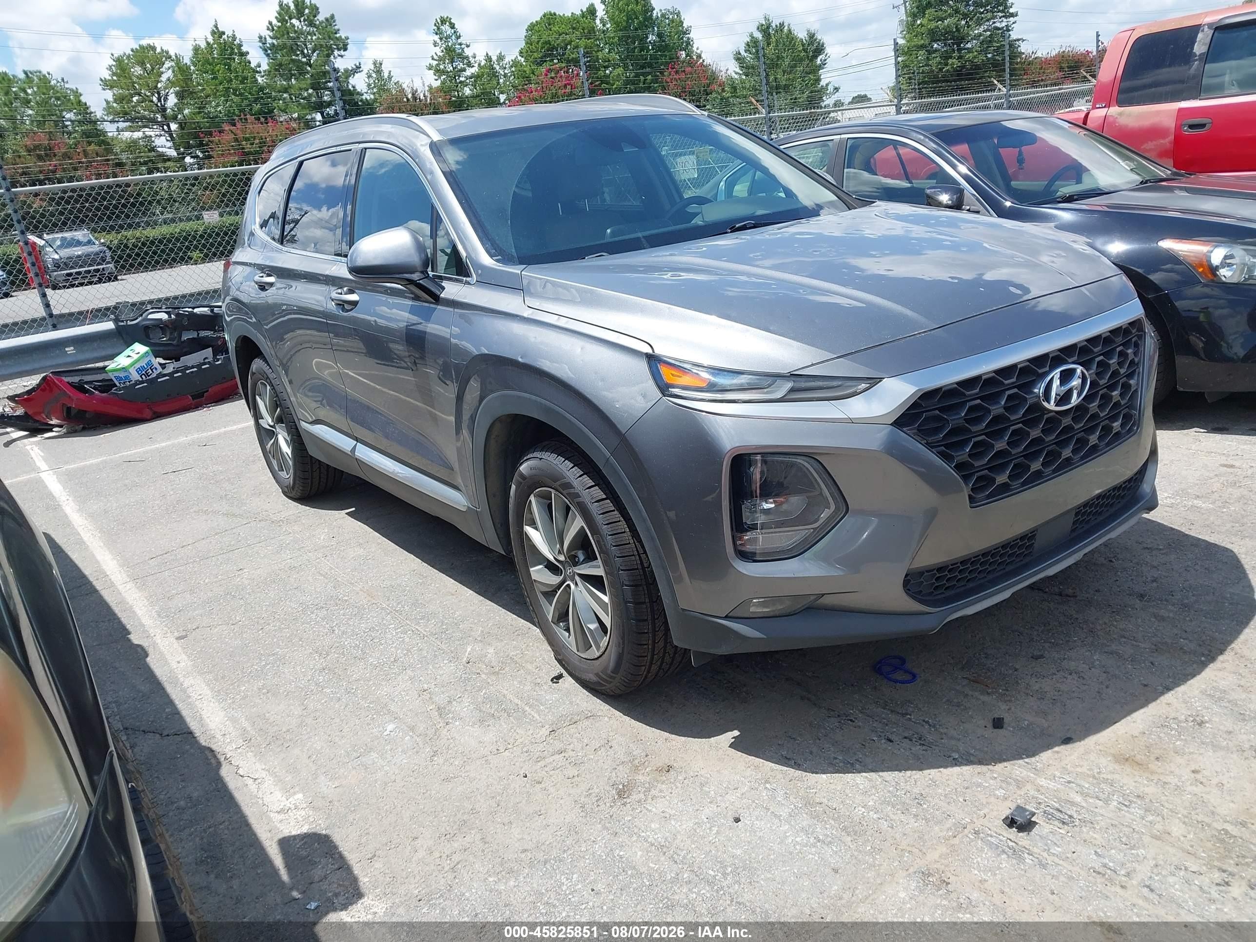 2019 Hyundai Santa Fe SEL, VIN 5NMS33AD4KH046243 — Normal wear