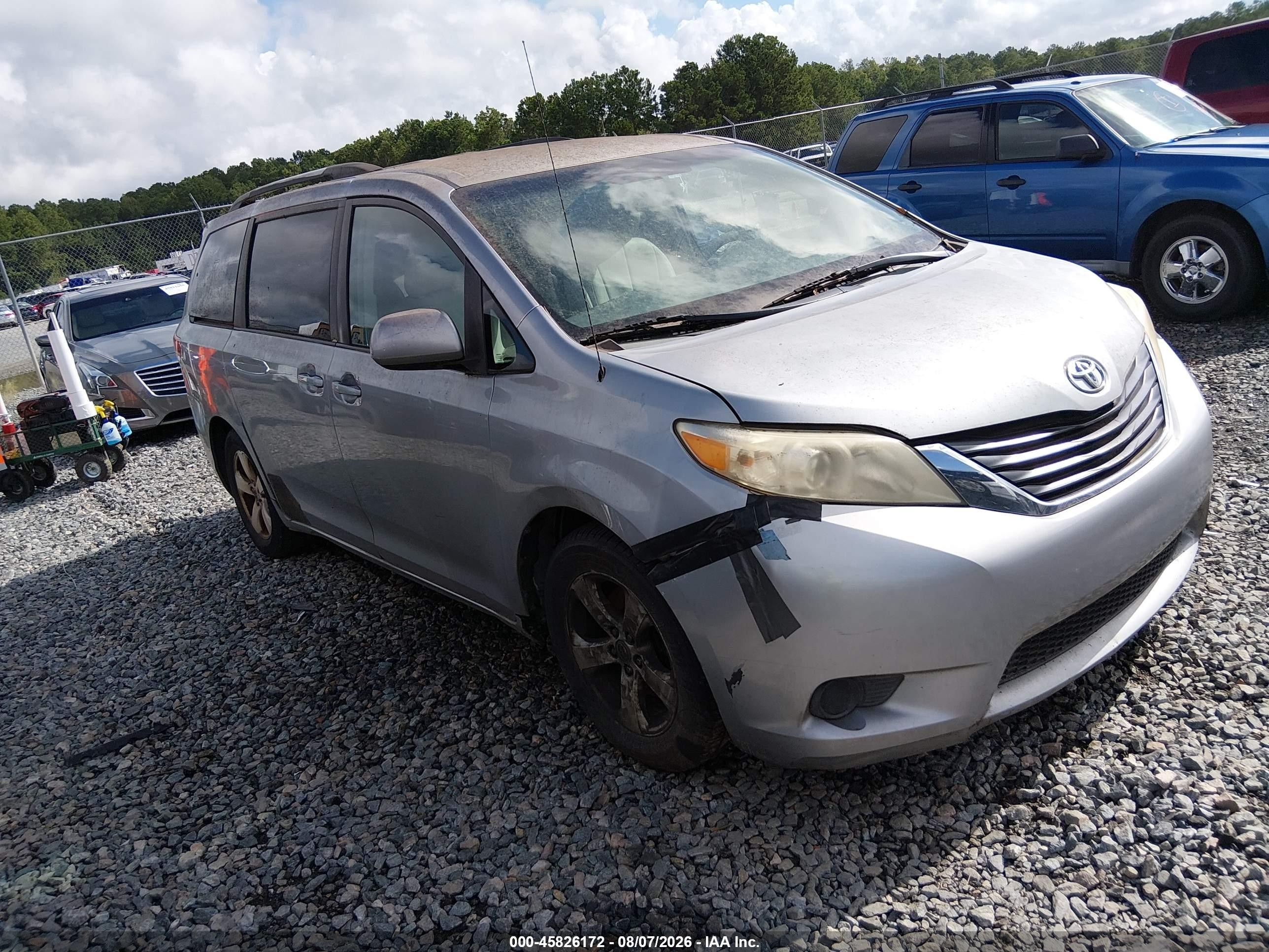 2011 Toyota Sienna LE, VIN 5TDKK3DC9BS156269 — Normal wear