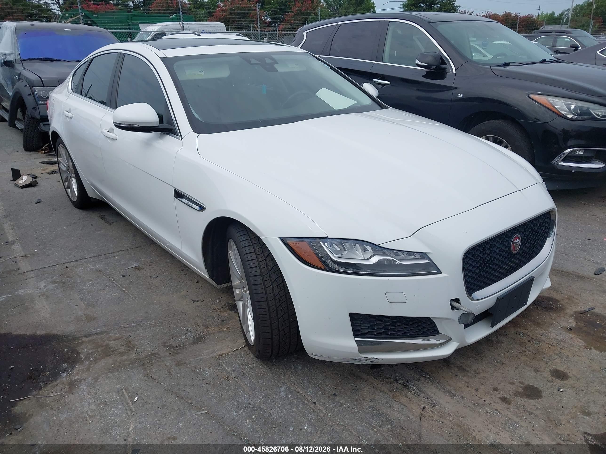 2017 Jaguar XF 35t Prestige, VIN SAJBK4BV8HCY44575 — Normal wear