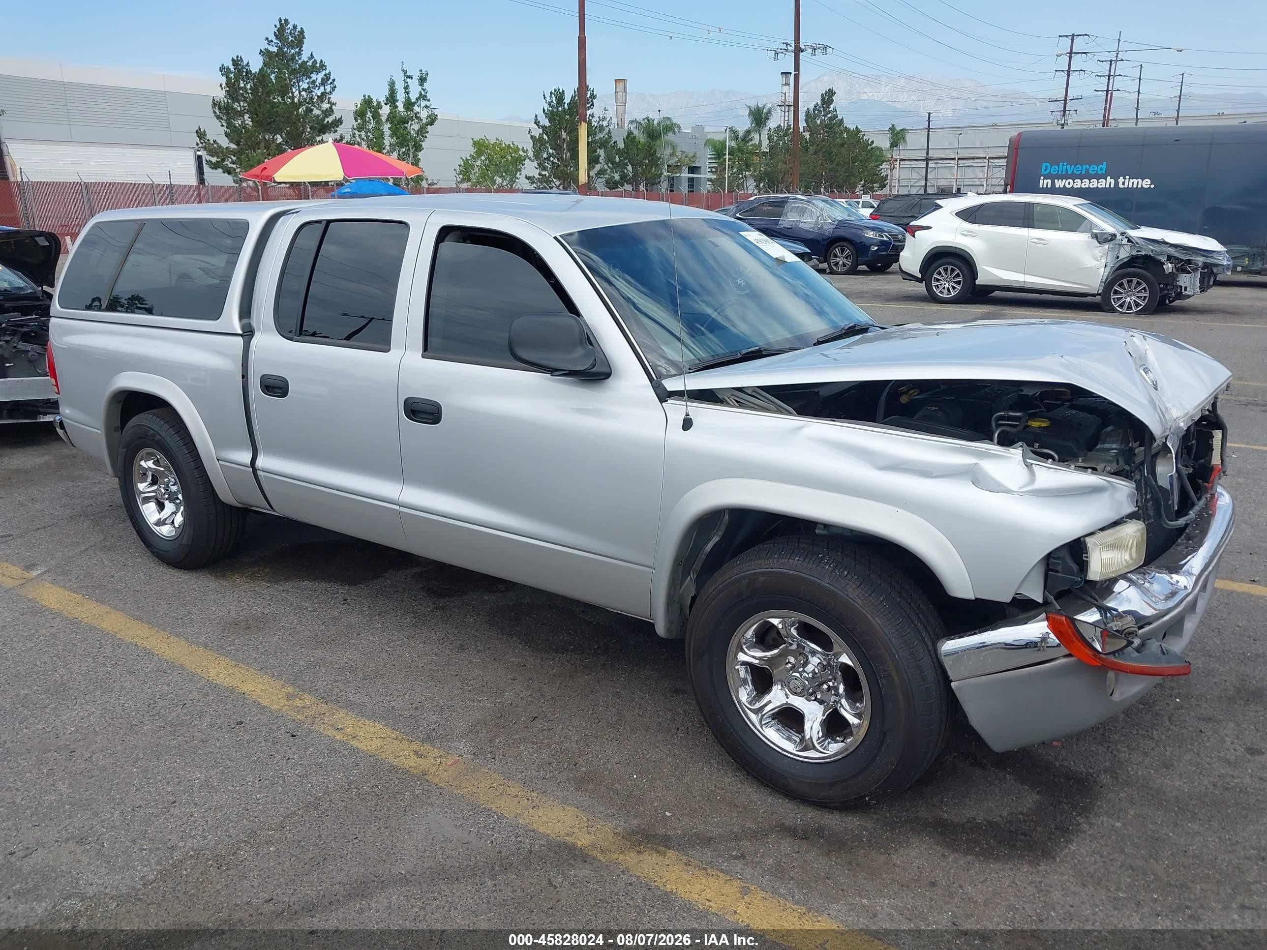 2004 Dodge Dakota SLT, VIN 1D7HL48N24S589408 — Front end