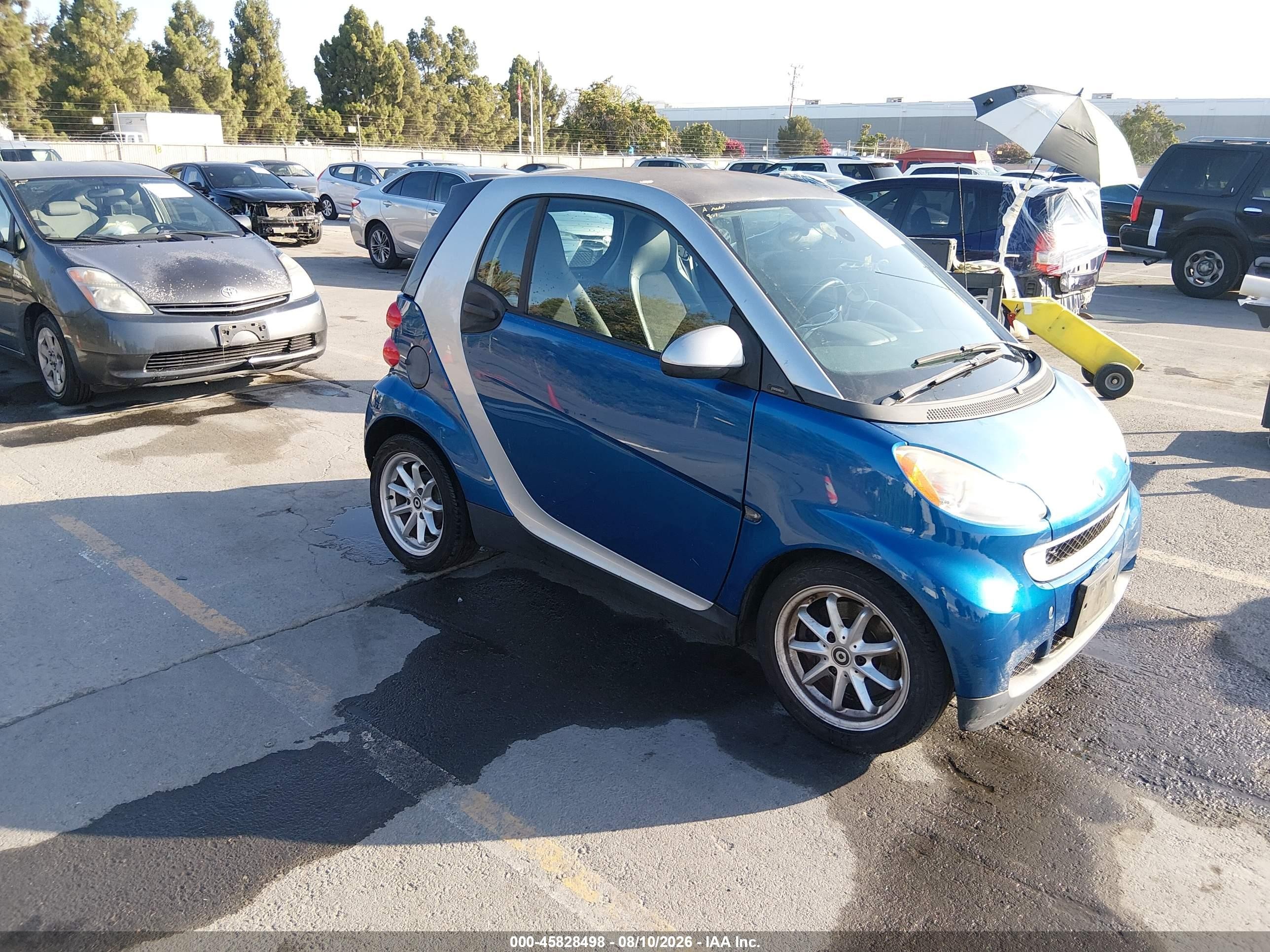 2009 Smart fortwo Pure, VIN WMEEJ31X59K211522 — Rear end