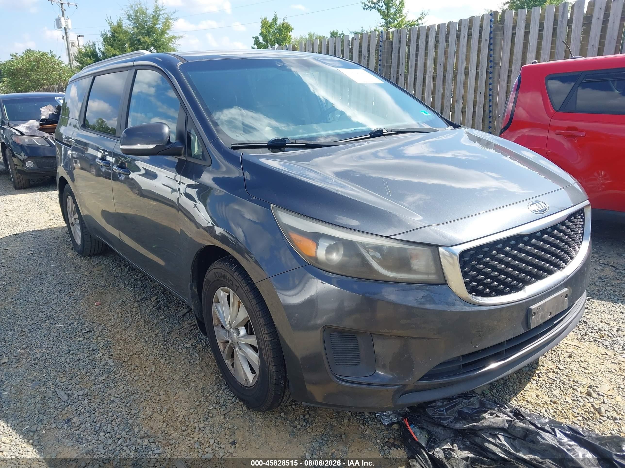2015 Kia Sedona LX, VIN KNDMB5C17F6019373 — Обычный износ