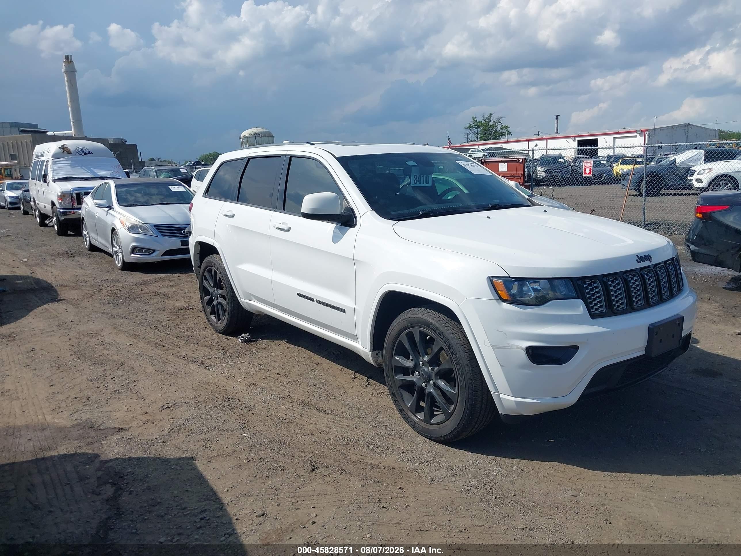 2019 Jeep Grand Cherokee Laredo E, VIN 1C4RJEAGXKC614570 — Normal wear
