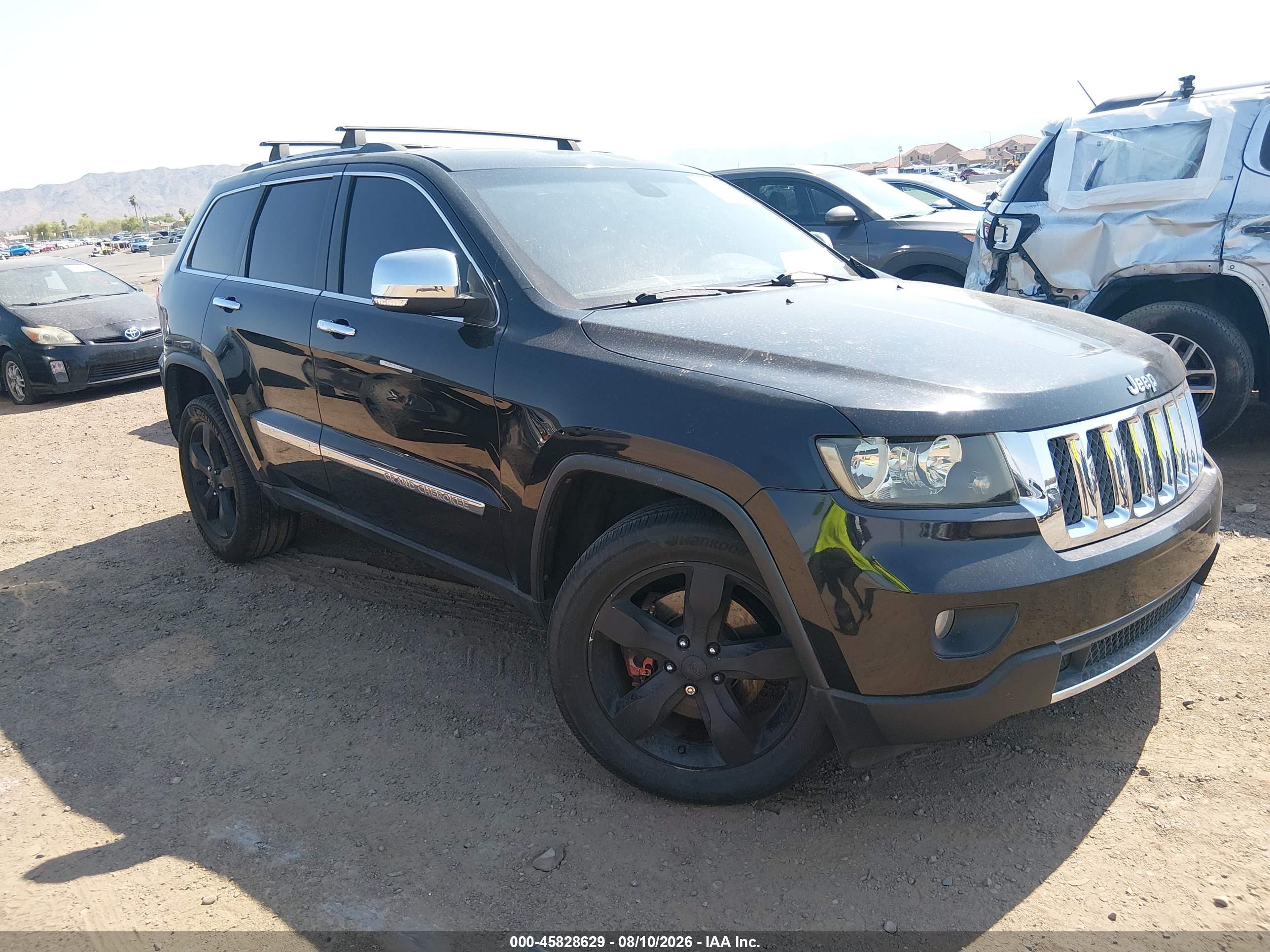 2013 Jeep Grand Cherokee Overland, VIN 1C4RJFCT3DC524132 — Front end