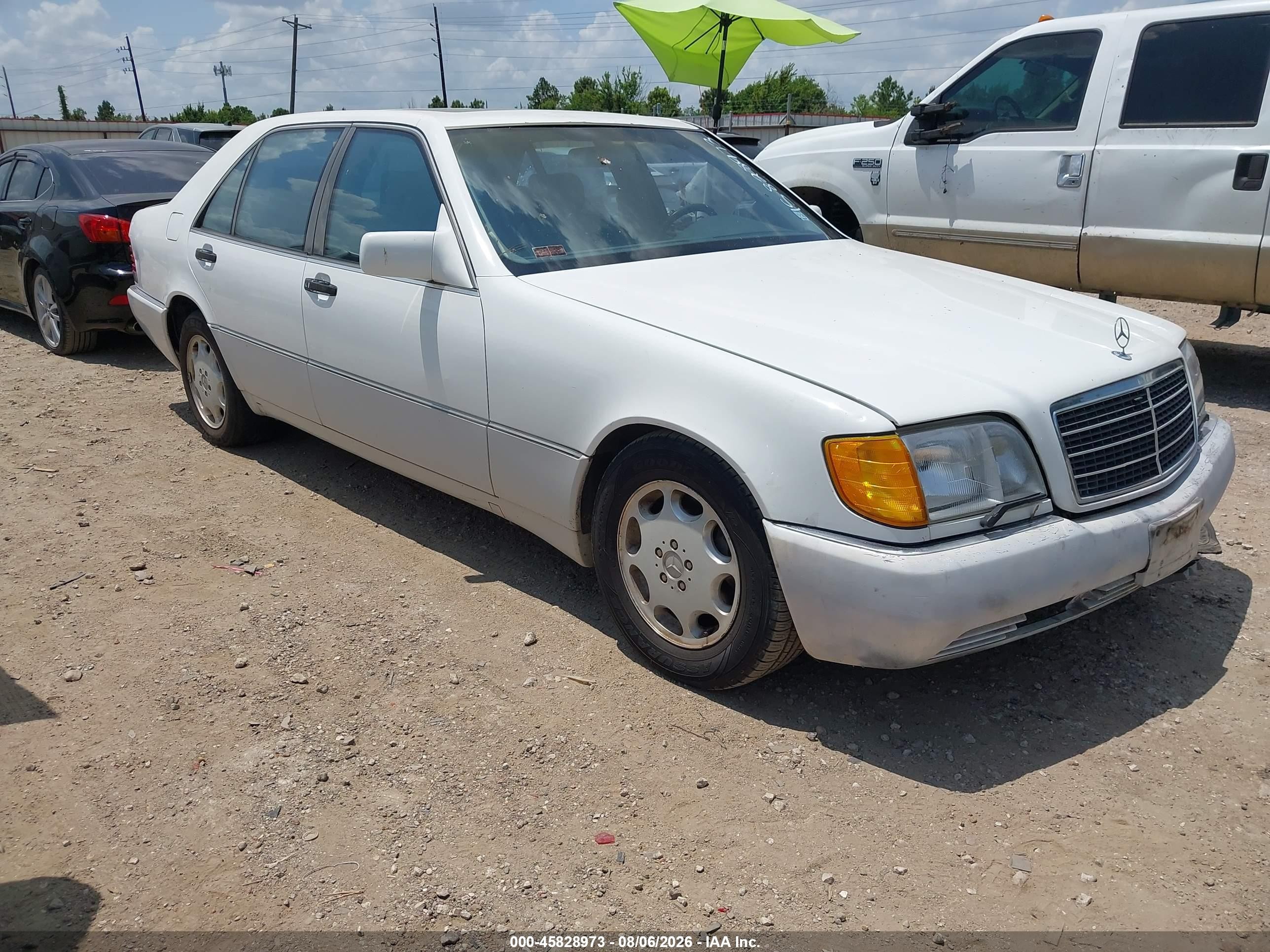 1994 Mercedes-Benz S 320, VIN WDBGA43E4RA151035 — Normal wear