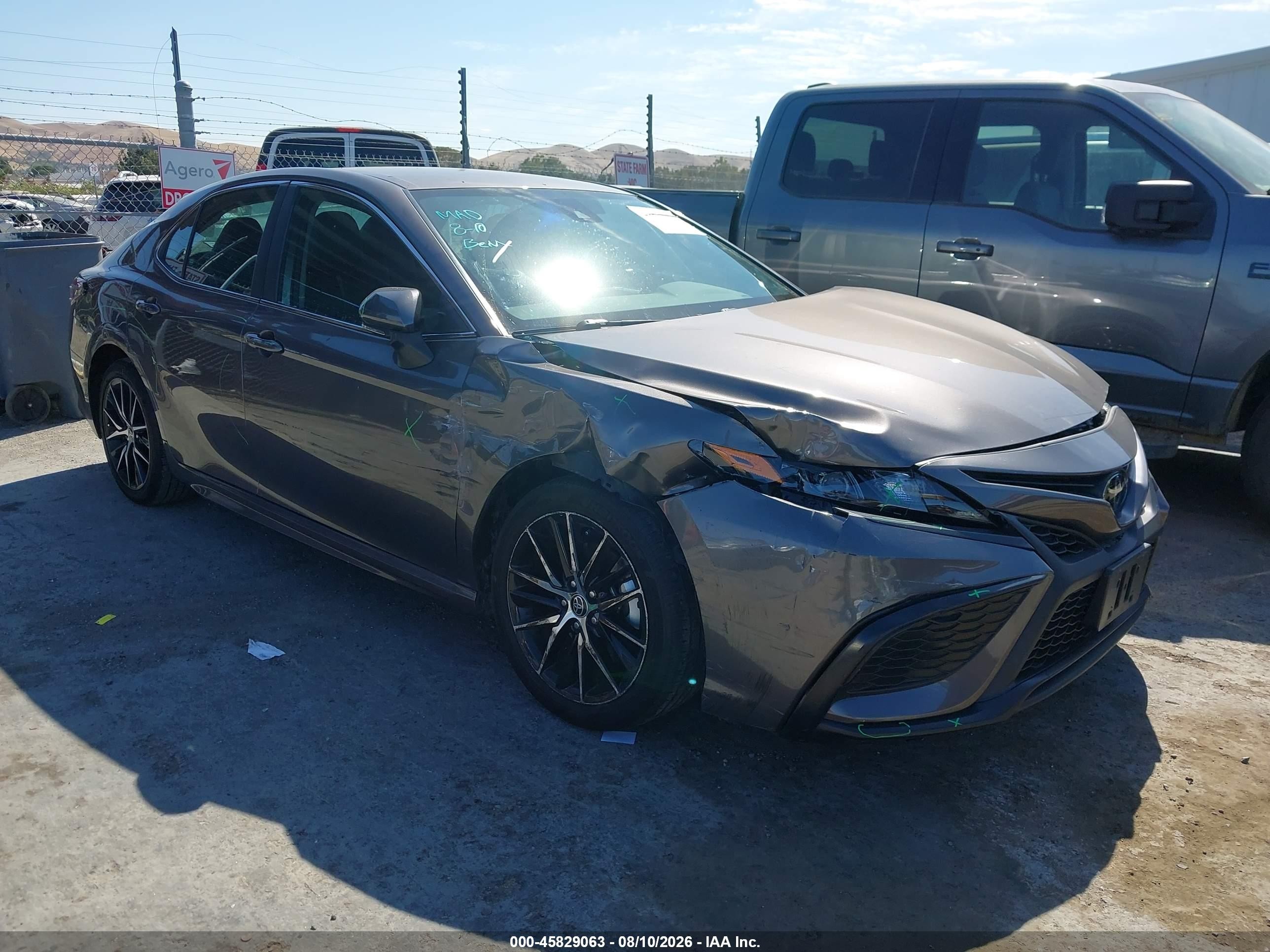 2022 Toyota Camry SE, VIN 4T1G11AK6NU668480 — Front end