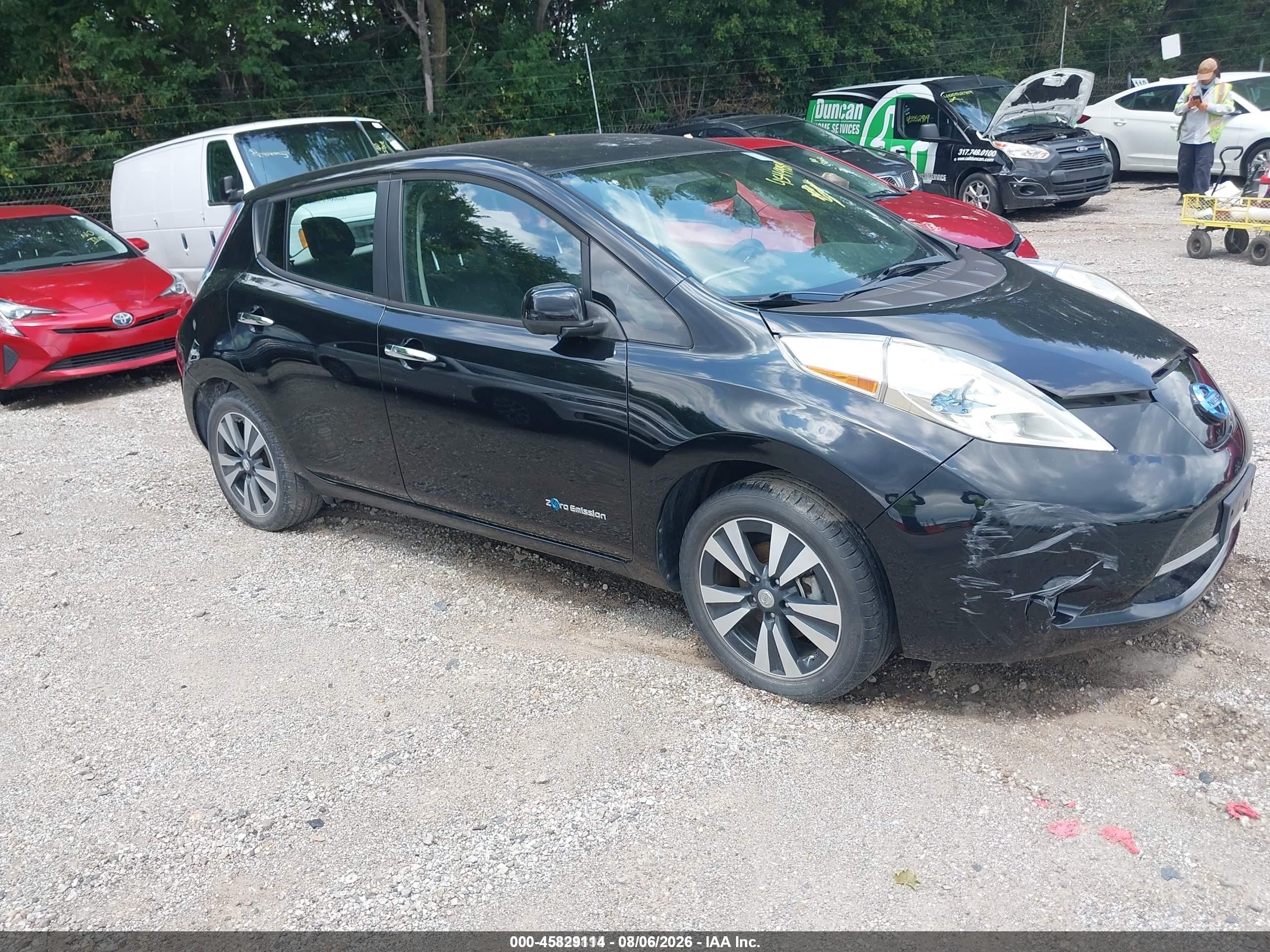 2013 Nissan LEAF S, VIN 1N4AZ0CP2DC405449 — Front end