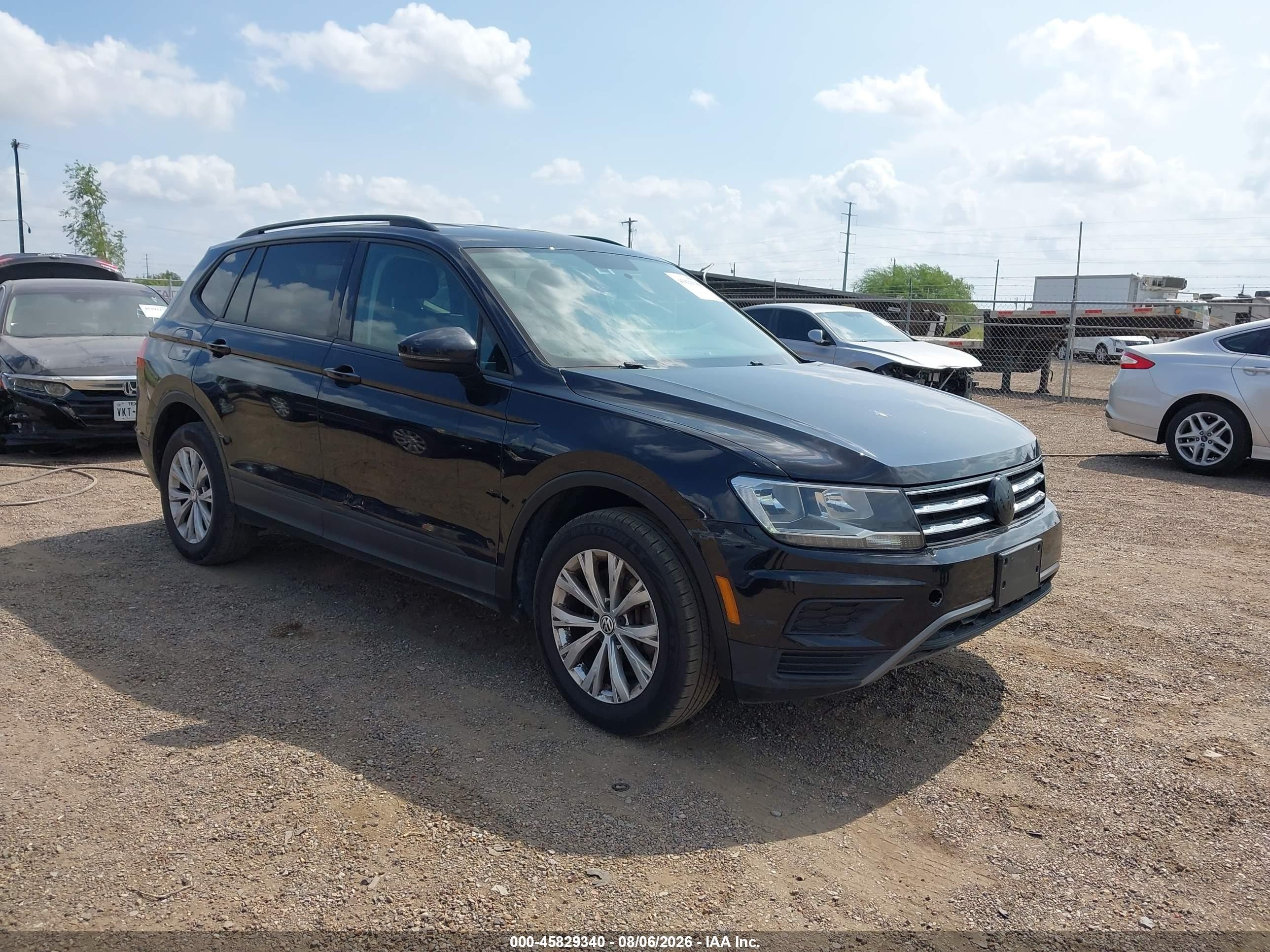 2018 Volkswagen Tiguan S, VIN 3VV0B7AX0JM108245 — Перед
