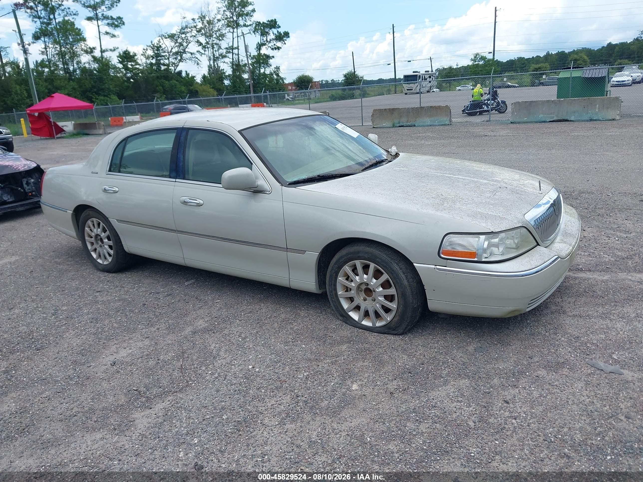 2006 Lincoln Town Car Signature, VIN 1LNHM81W56Y601600 — Normal wear