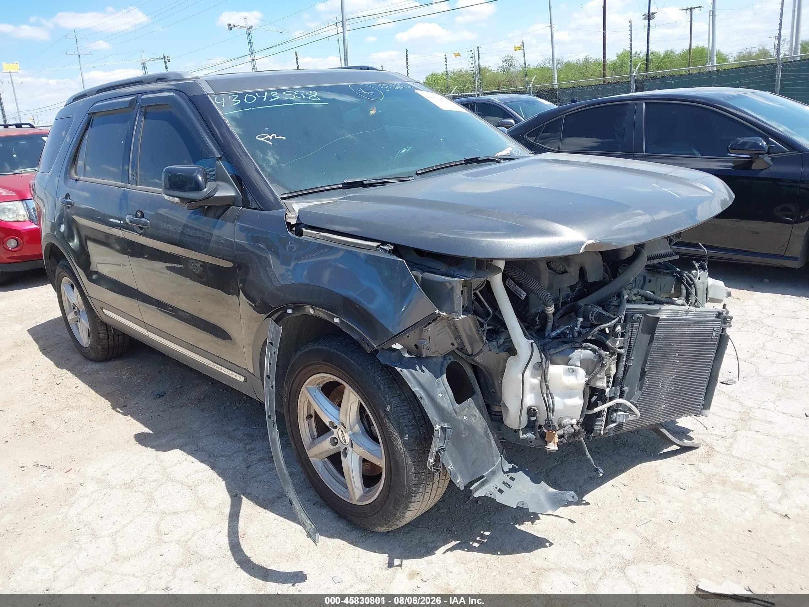 2016 Ford Explorer XLT, VIN 1FM5K8D86GGB83416 — Перед