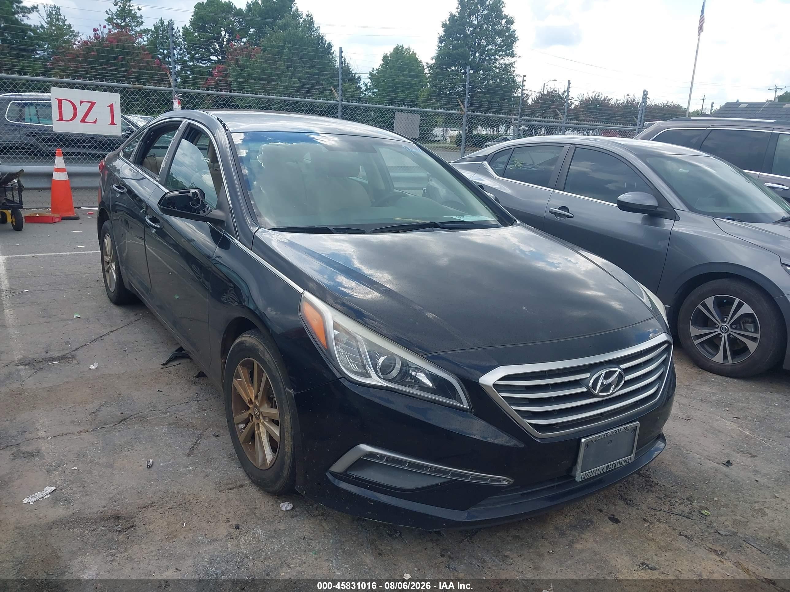 2015 Hyundai Sonata SE, VIN 5NPE24AF9FH145513 — Normal wear