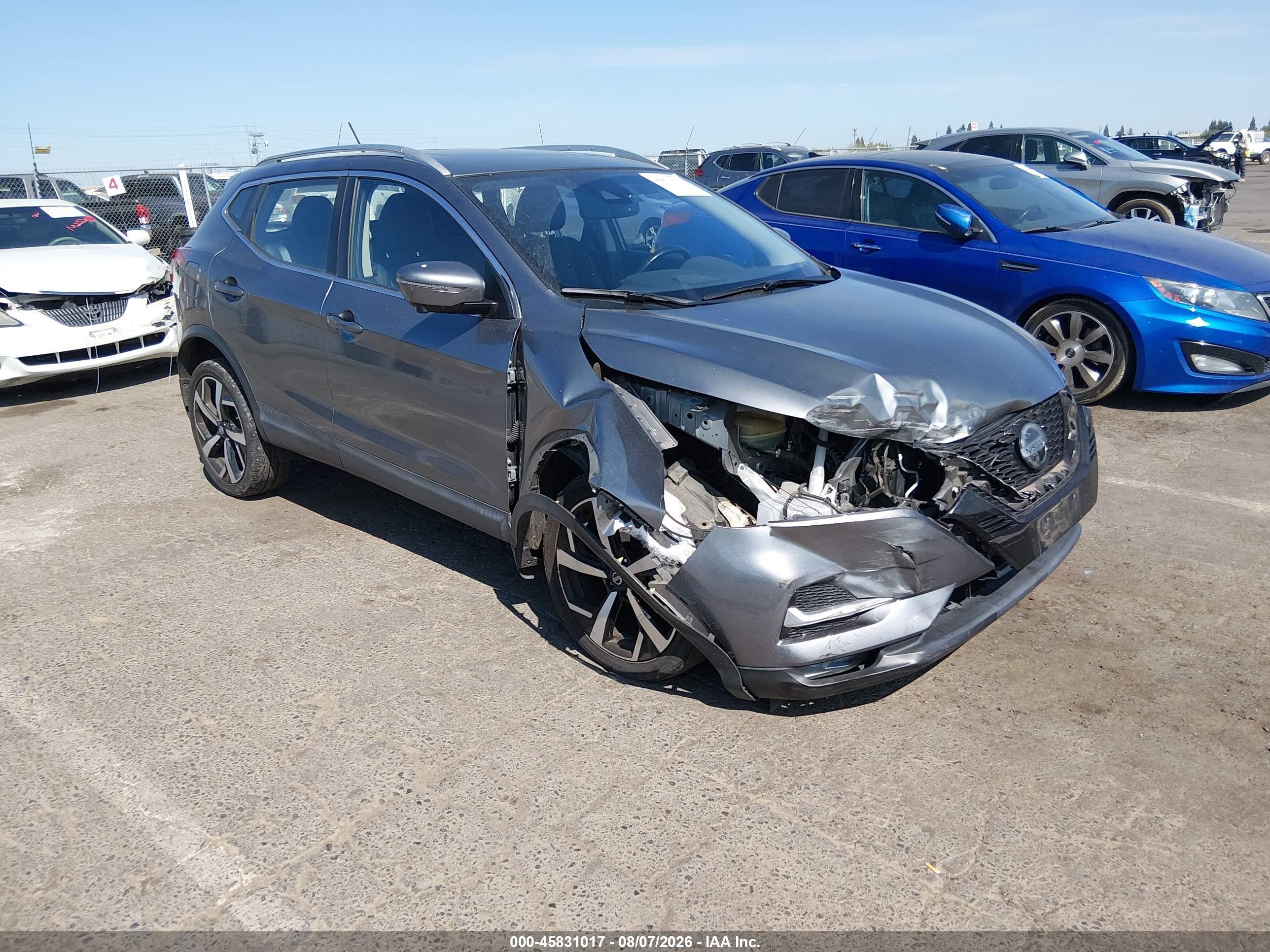 2020 Nissan Rogue SV, VIN JN1BJ1CV5LW552021 — Front end