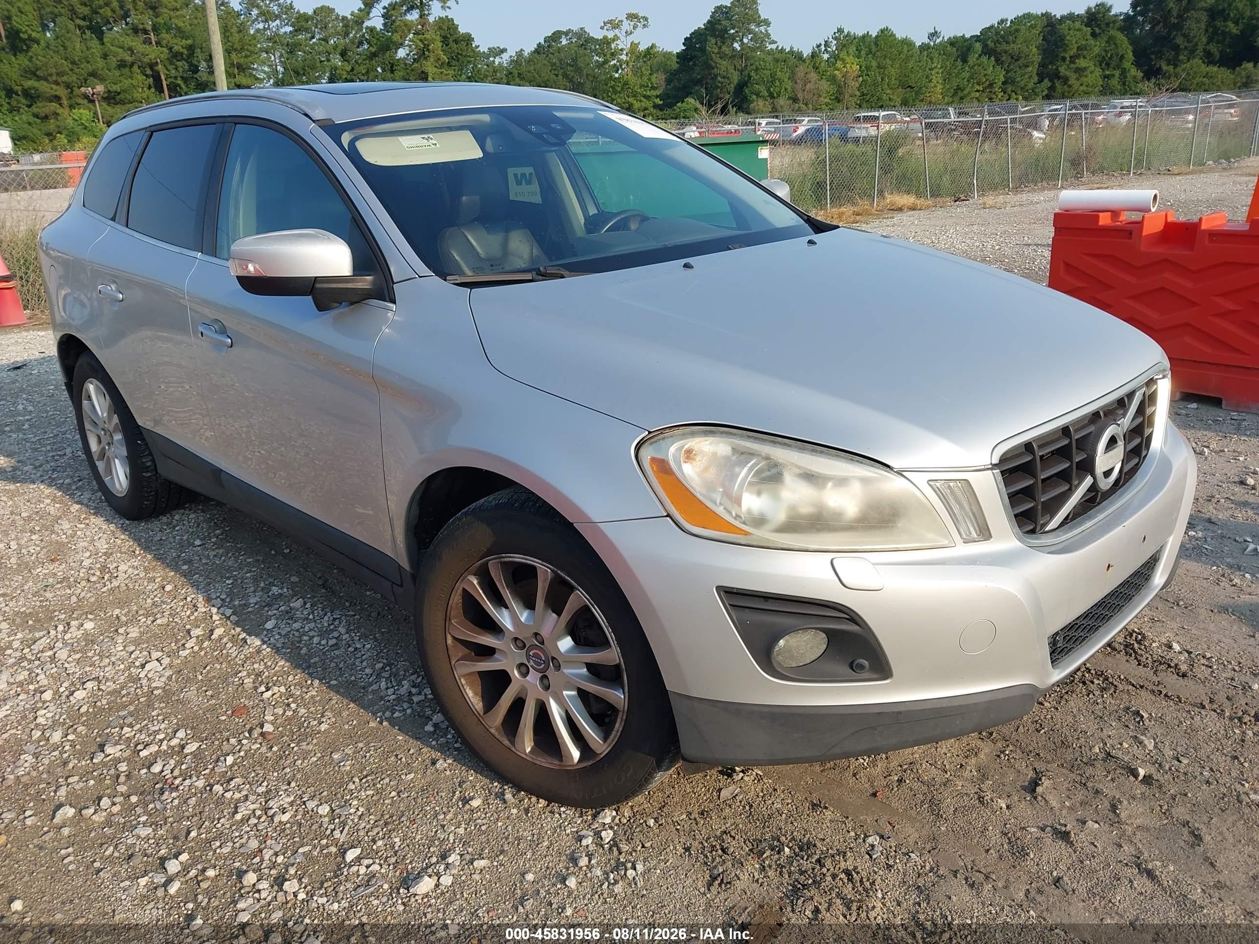 2010 Volvo XC60 3.0T, VIN YV4992DZ1A2021329 — Normal wear