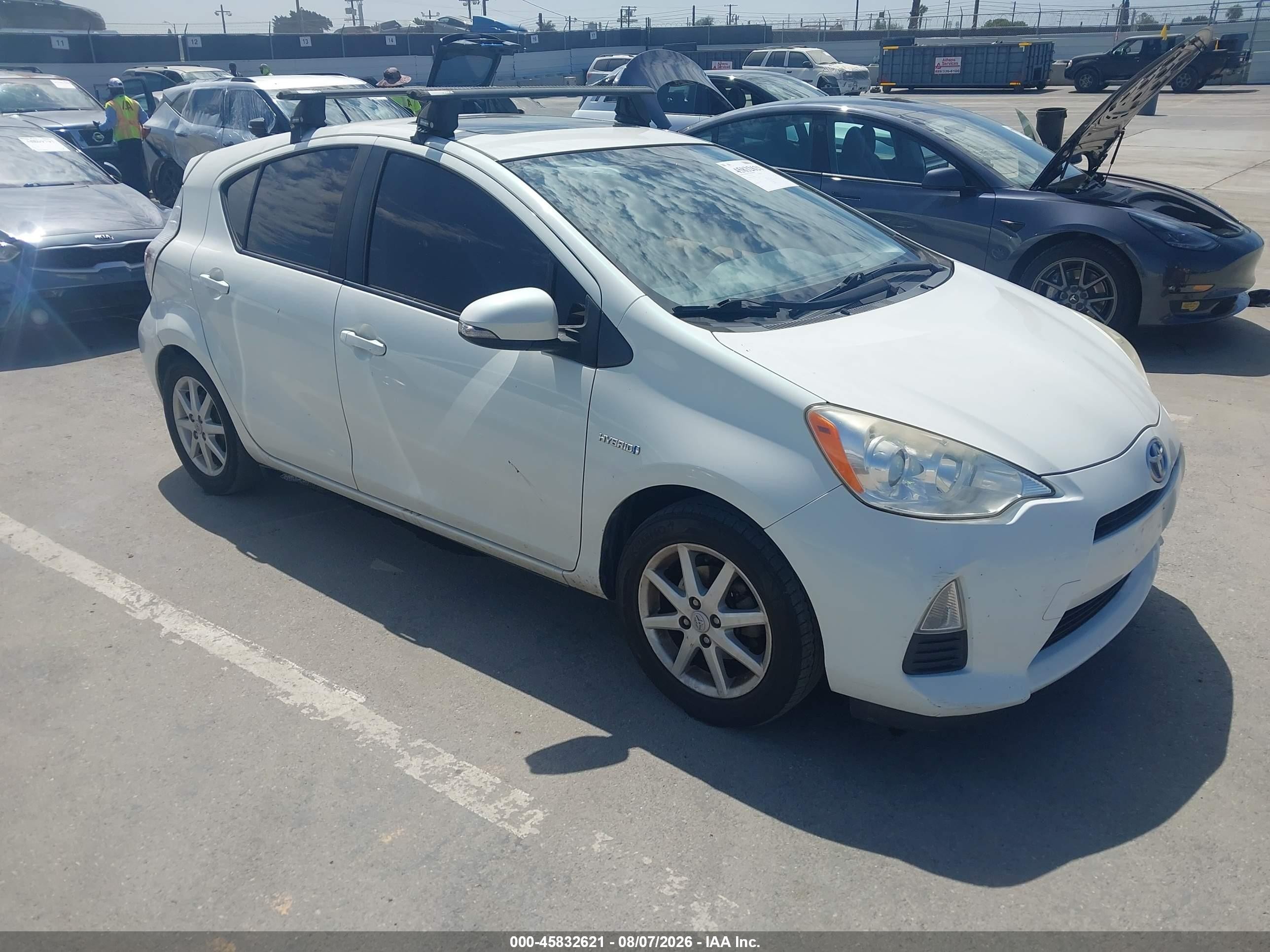 2014 Toyota Prius One, VIN JTDKDTB32E1084619 — Front end