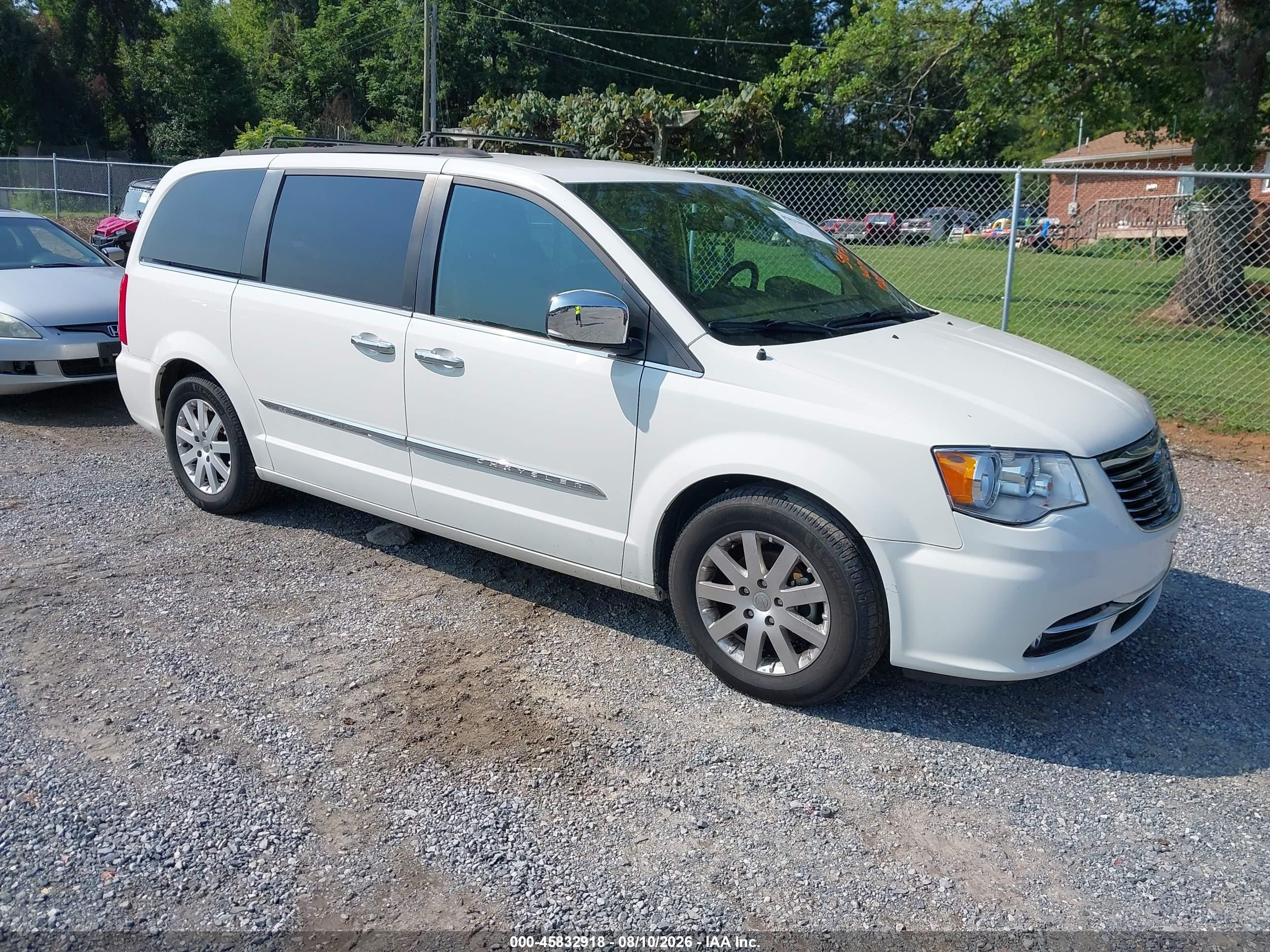 2011 Chrysler Town & Country Touring L, VIN 2A4RR8DGXBR680012 — Механическое