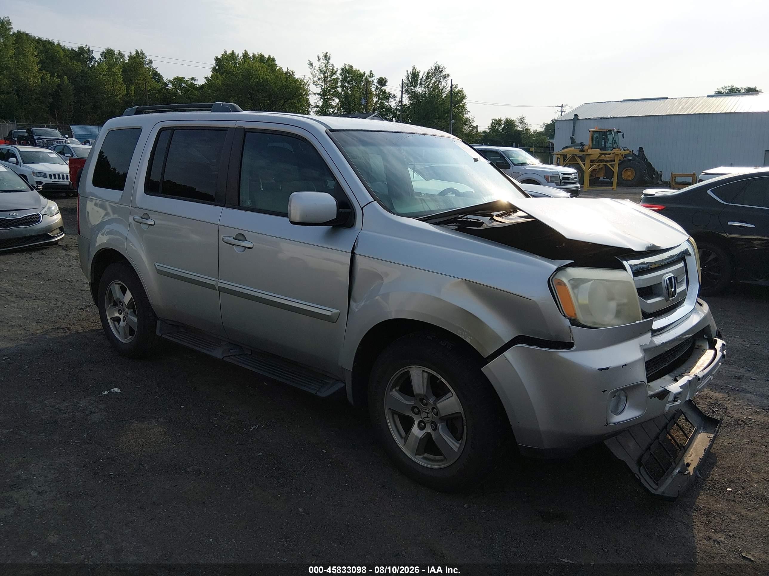 2009 Honda Pilot EX, VIN 5FNYF48439B026834 — Front end