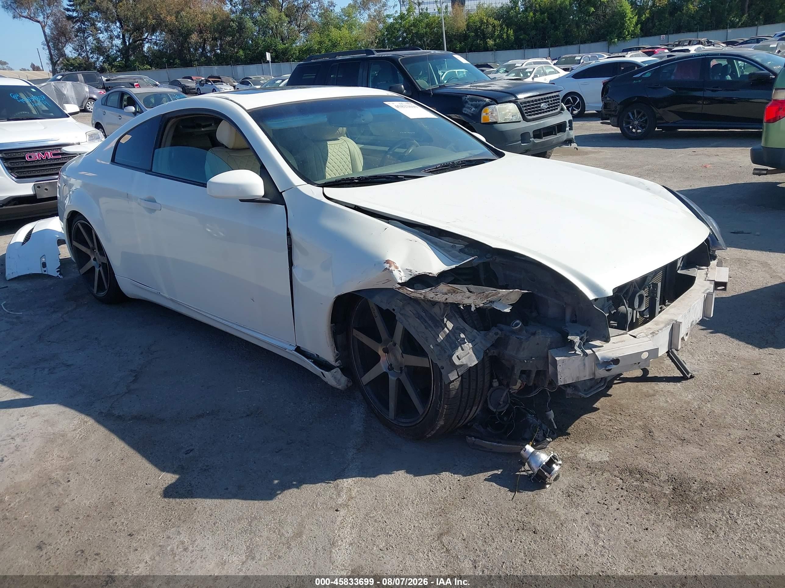 2004 Infiniti G35 w/Leather, VIN JNKCV54E44M827482 — Перед