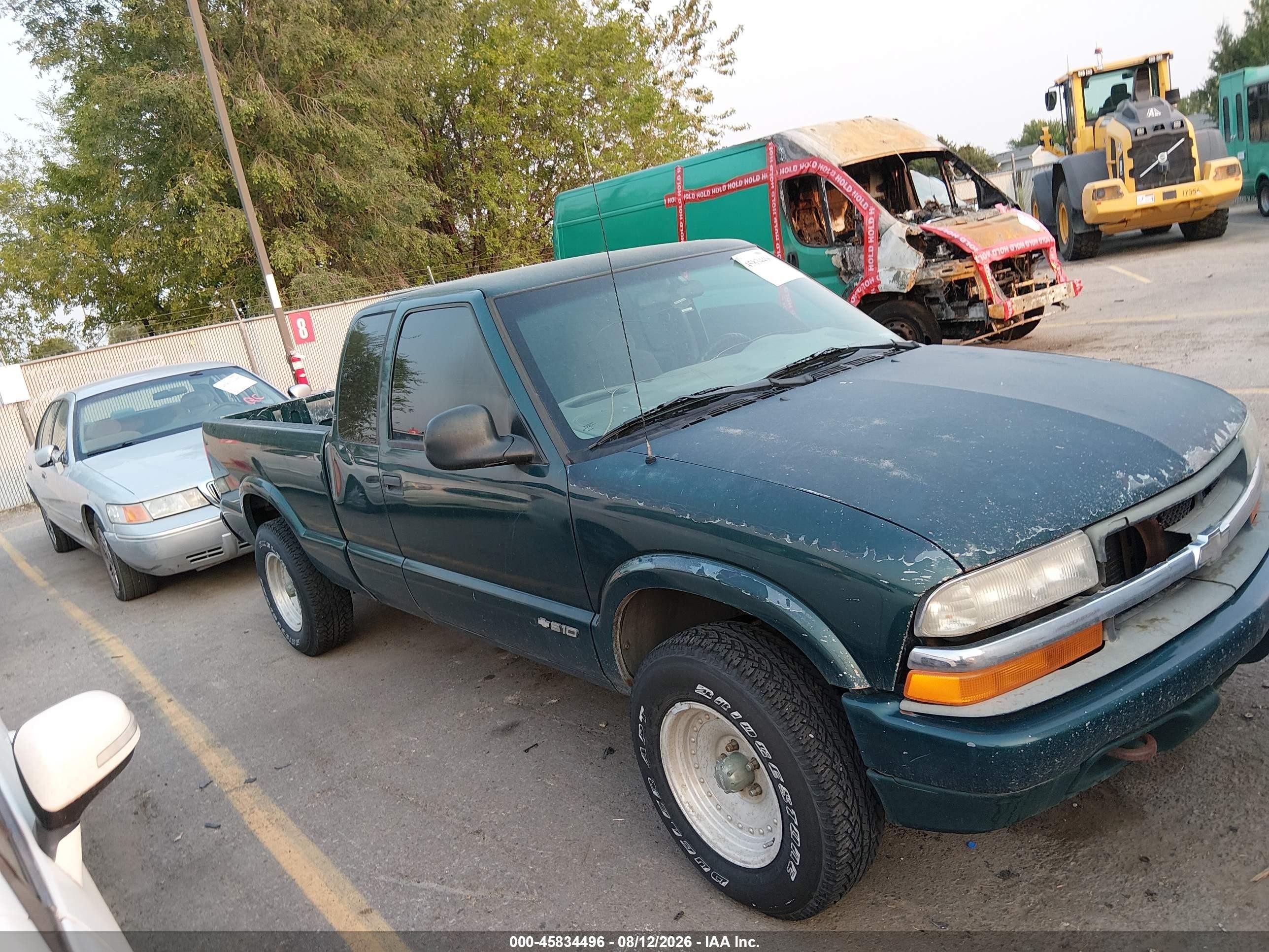 1998 Chevrolet S-10 LS, VIN 1GCDT19W6W8193223 — Normal wear